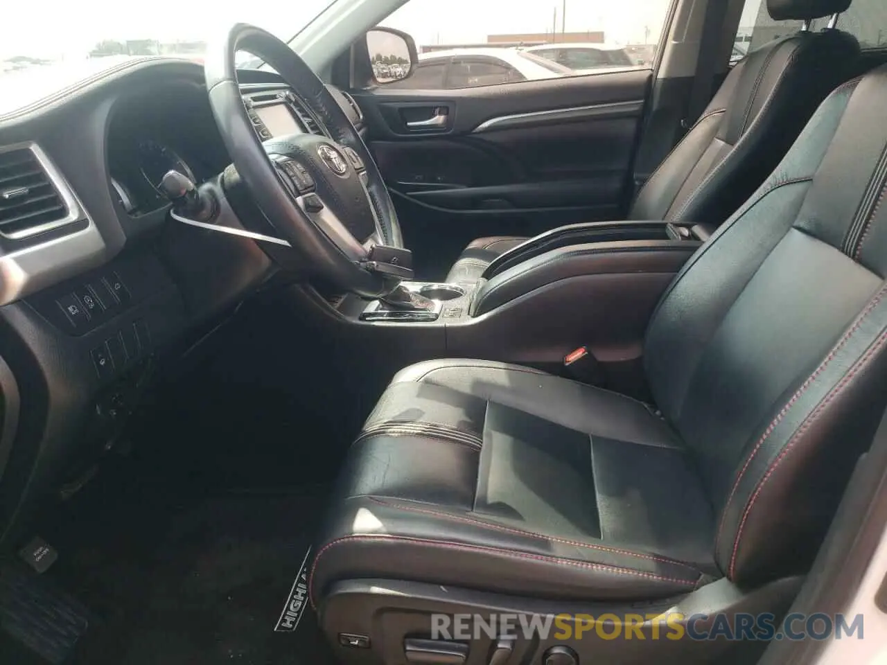 7 Photograph of a damaged car 5TDKZRFH3KS570607 TOYOTA HIGHLANDER 2019