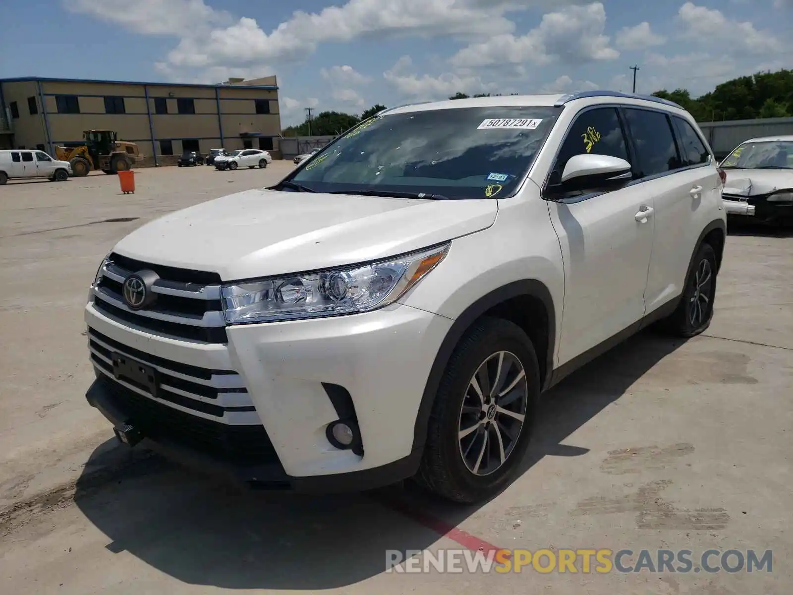 2 Photograph of a damaged car 5TDKZRFH3KS571045 TOYOTA HIGHLANDER 2019