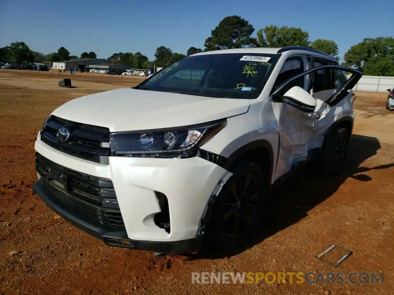 2 Photograph of a damaged car 5TDKZRFH3KS573670 TOYOTA HIGHLANDER 2019