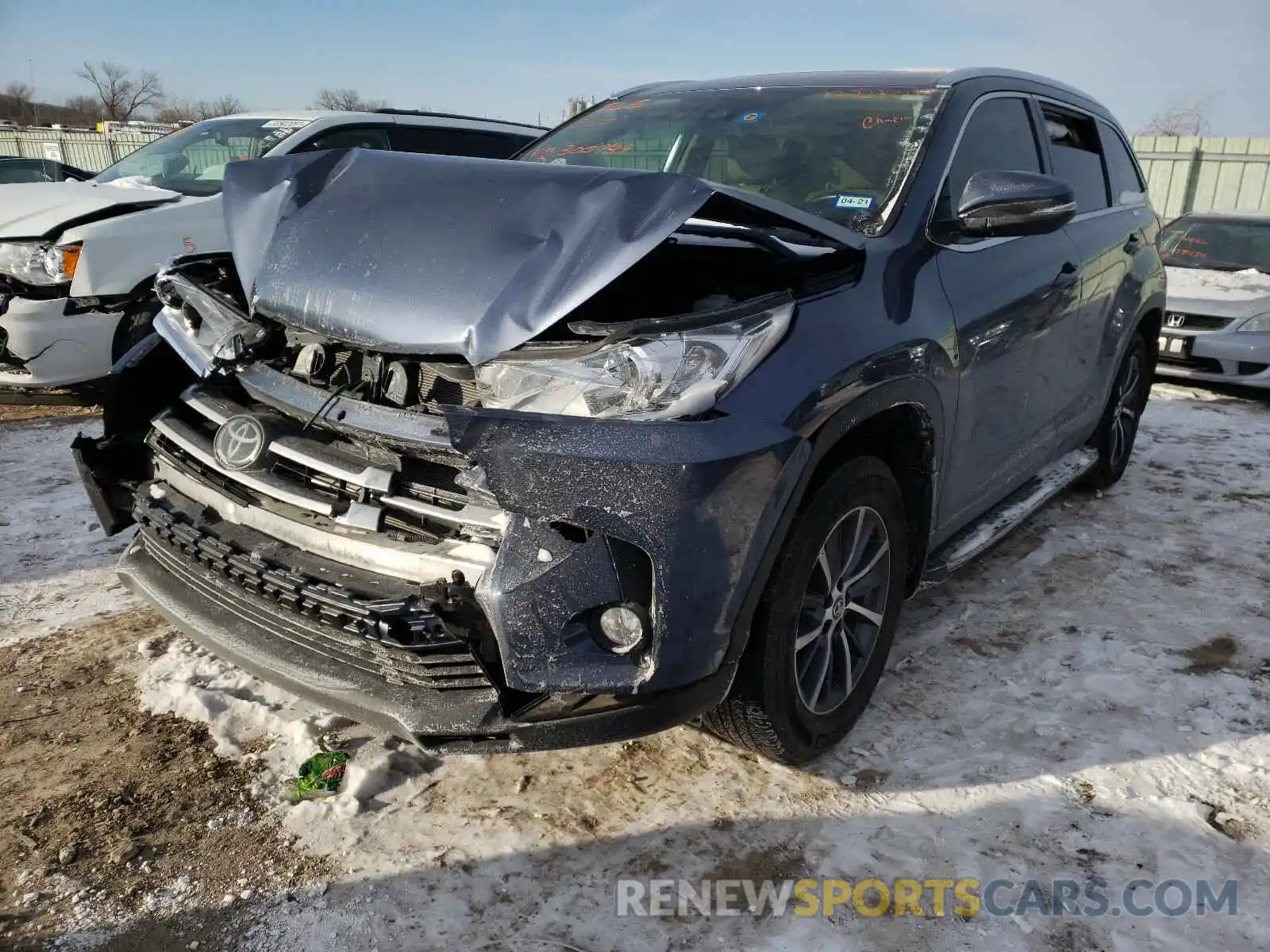 2 Photograph of a damaged car 5TDKZRFH4KS300849 TOYOTA HIGHLANDER 2019