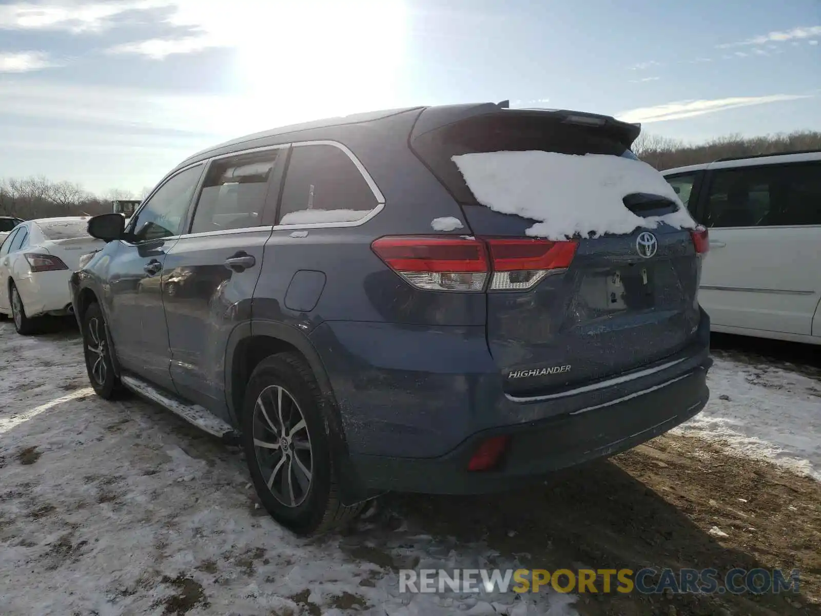 3 Photograph of a damaged car 5TDKZRFH4KS300849 TOYOTA HIGHLANDER 2019