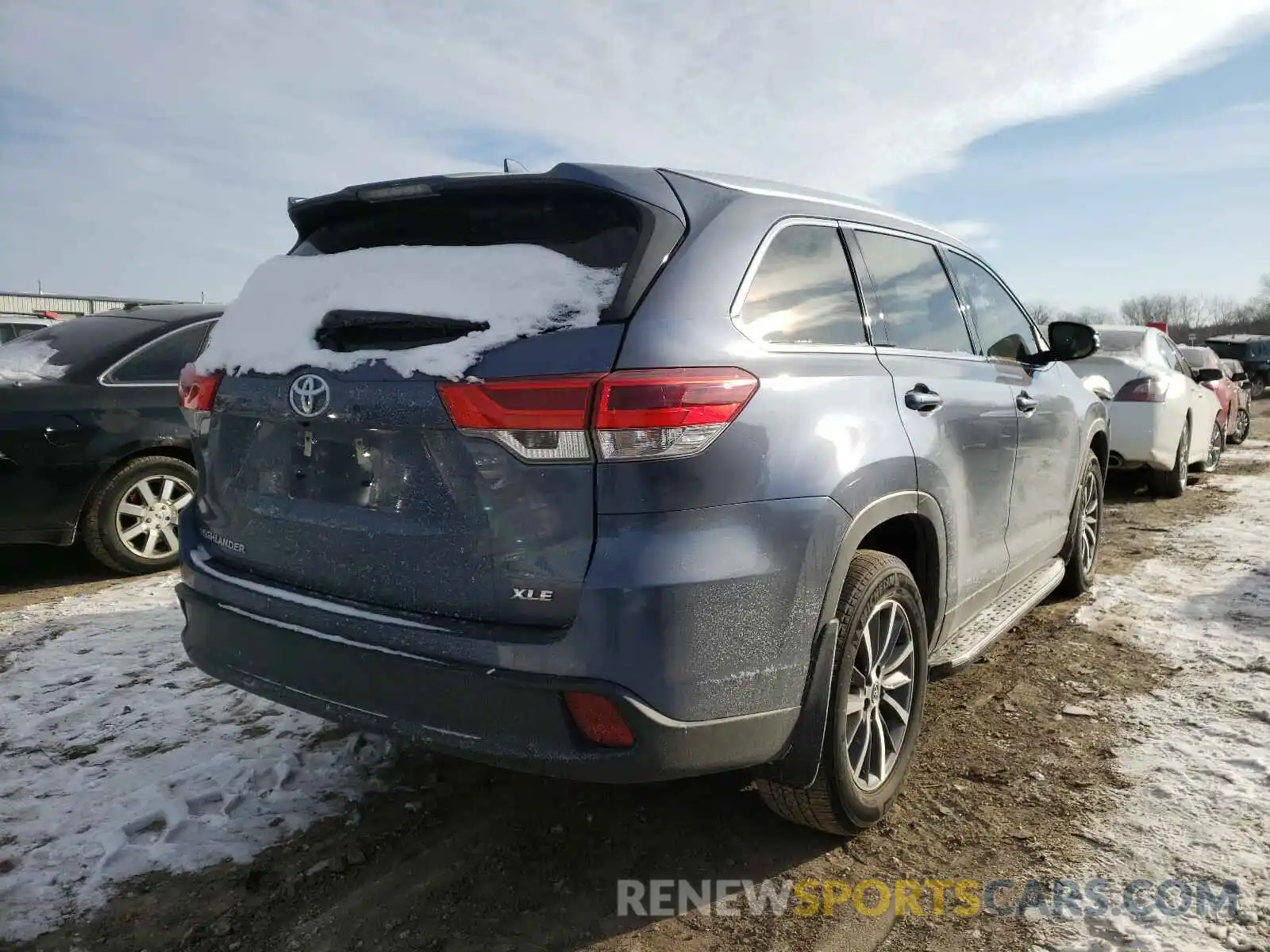 4 Photograph of a damaged car 5TDKZRFH4KS300849 TOYOTA HIGHLANDER 2019