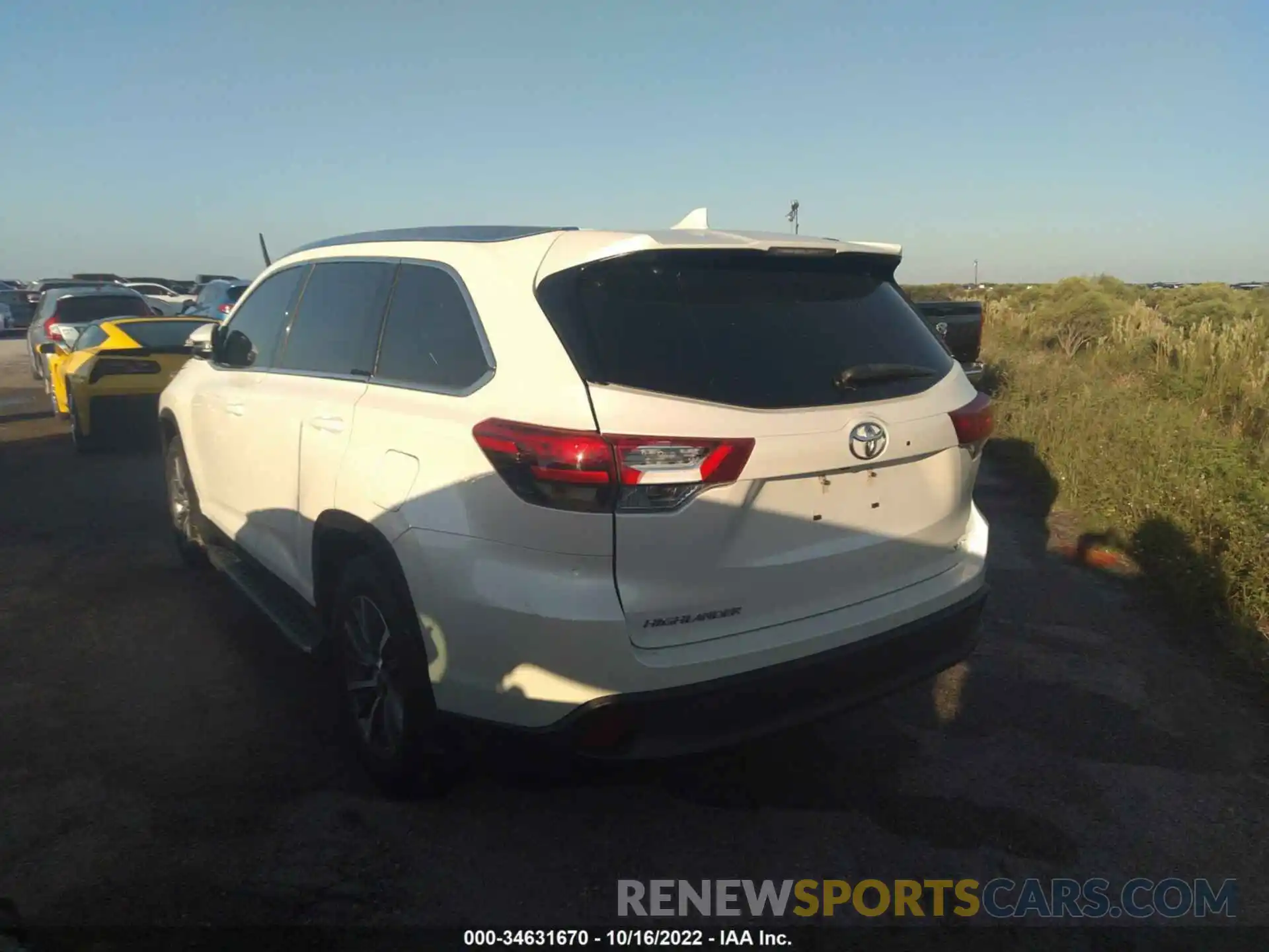 3 Photograph of a damaged car 5TDKZRFH4KS302214 TOYOTA HIGHLANDER 2019