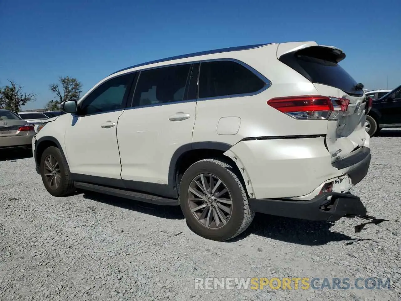 2 Photograph of a damaged car 5TDKZRFH4KS305291 TOYOTA HIGHLANDER 2019