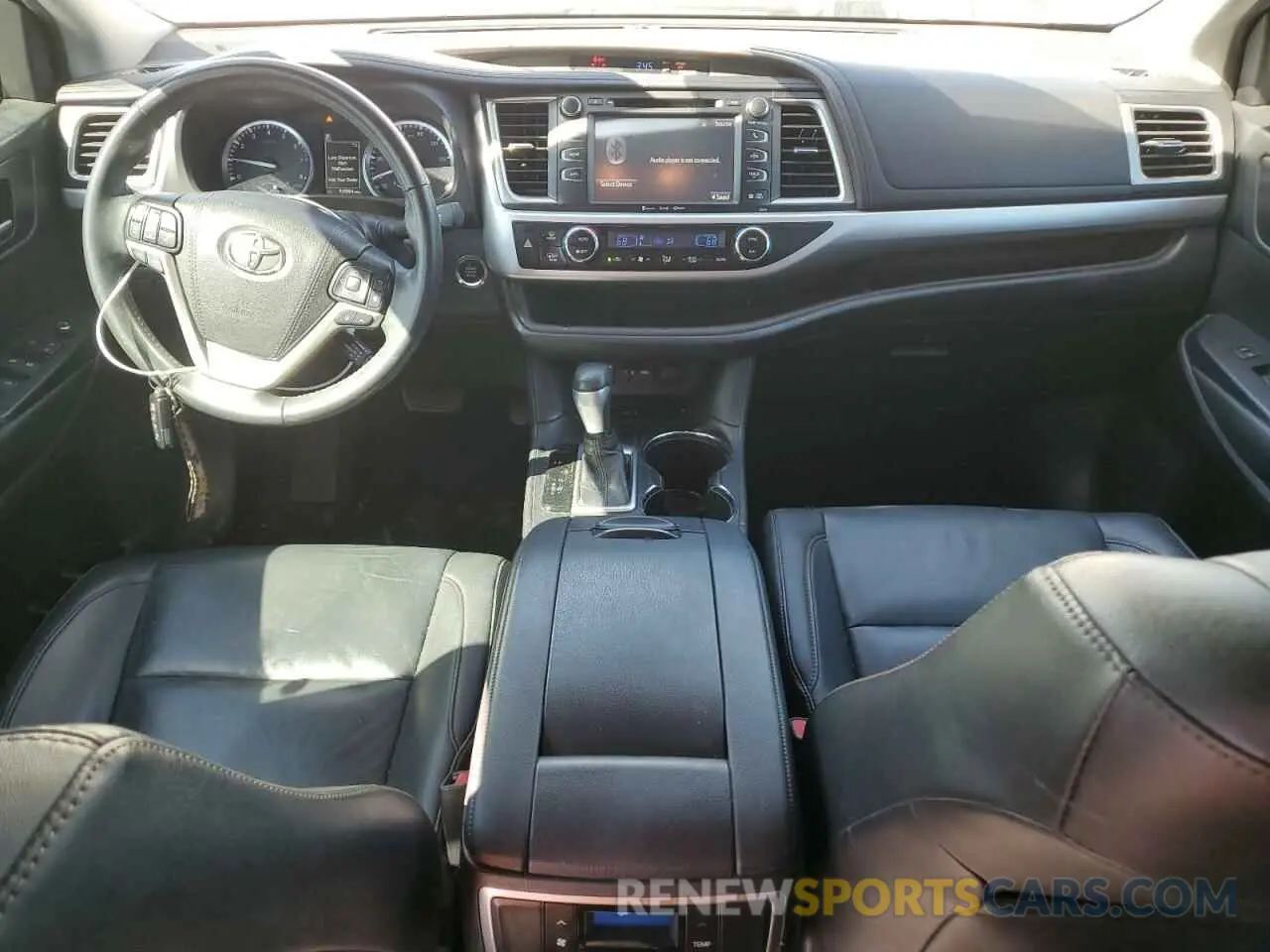 8 Photograph of a damaged car 5TDKZRFH4KS305291 TOYOTA HIGHLANDER 2019