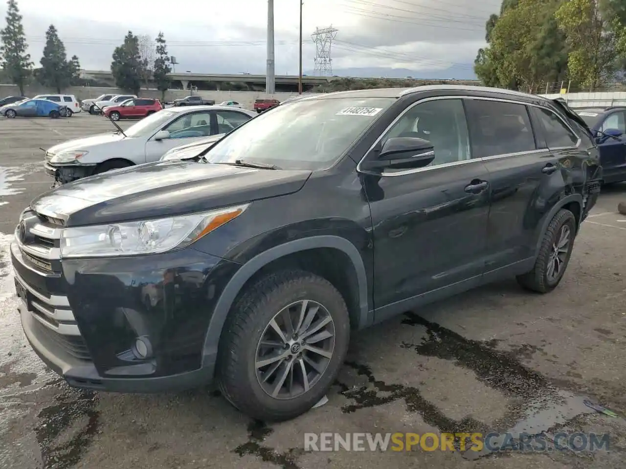 2 Photograph of a damaged car 5TDKZRFH4KS312533 TOYOTA HIGHLANDER 2019