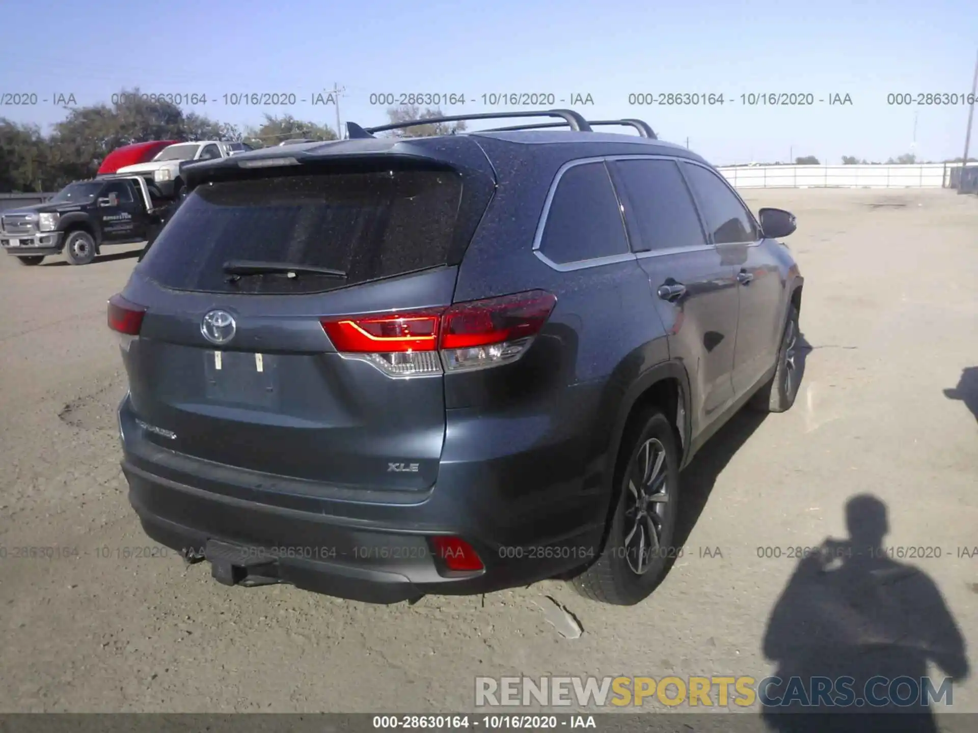 4 Photograph of a damaged car 5TDKZRFH4KS313522 TOYOTA HIGHLANDER 2019