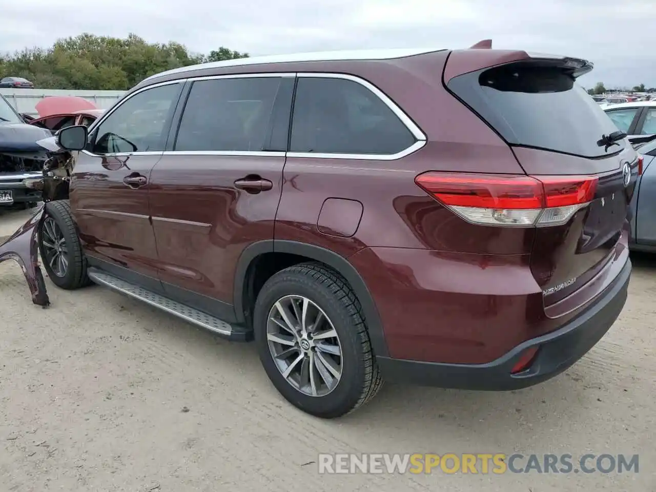 2 Photograph of a damaged car 5TDKZRFH4KS321197 TOYOTA HIGHLANDER 2019