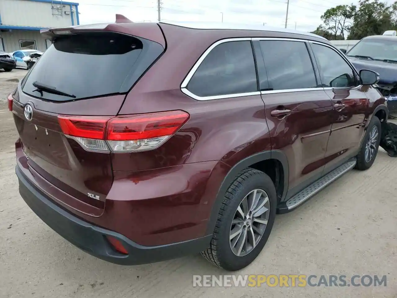 3 Photograph of a damaged car 5TDKZRFH4KS321197 TOYOTA HIGHLANDER 2019