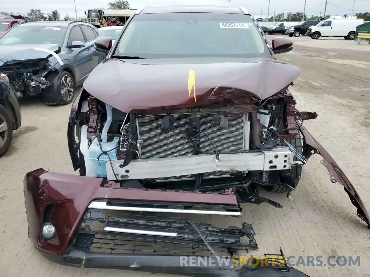 5 Photograph of a damaged car 5TDKZRFH4KS321197 TOYOTA HIGHLANDER 2019