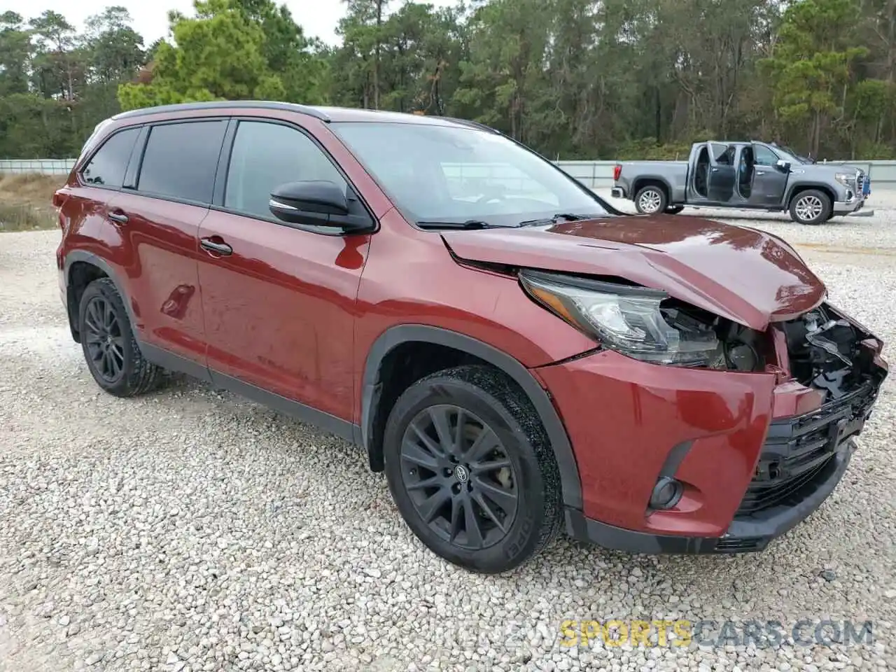 4 Photograph of a damaged car 5TDKZRFH4KS330191 TOYOTA HIGHLANDER 2019