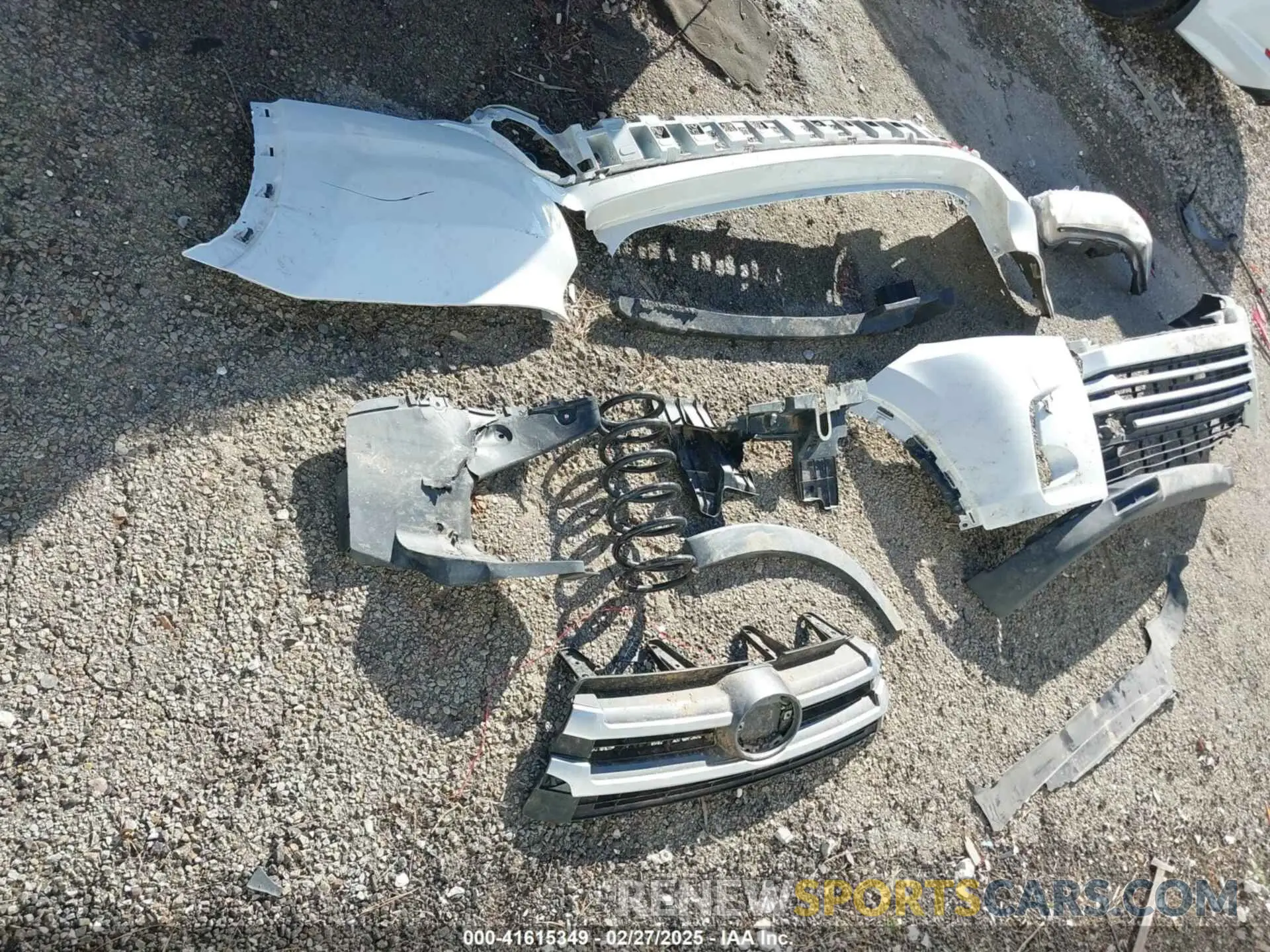 13 Photograph of a damaged car 5TDKZRFH4KS334371 TOYOTA HIGHLANDER 2019