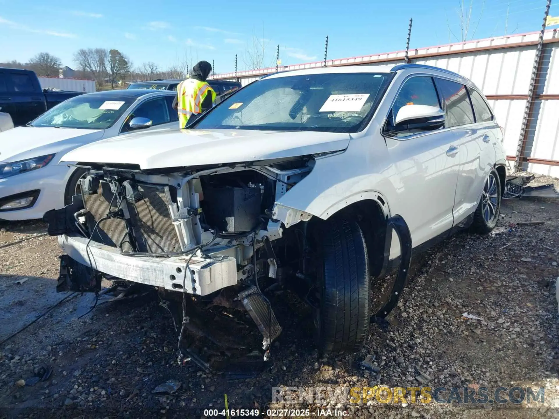 2 Photograph of a damaged car 5TDKZRFH4KS334371 TOYOTA HIGHLANDER 2019