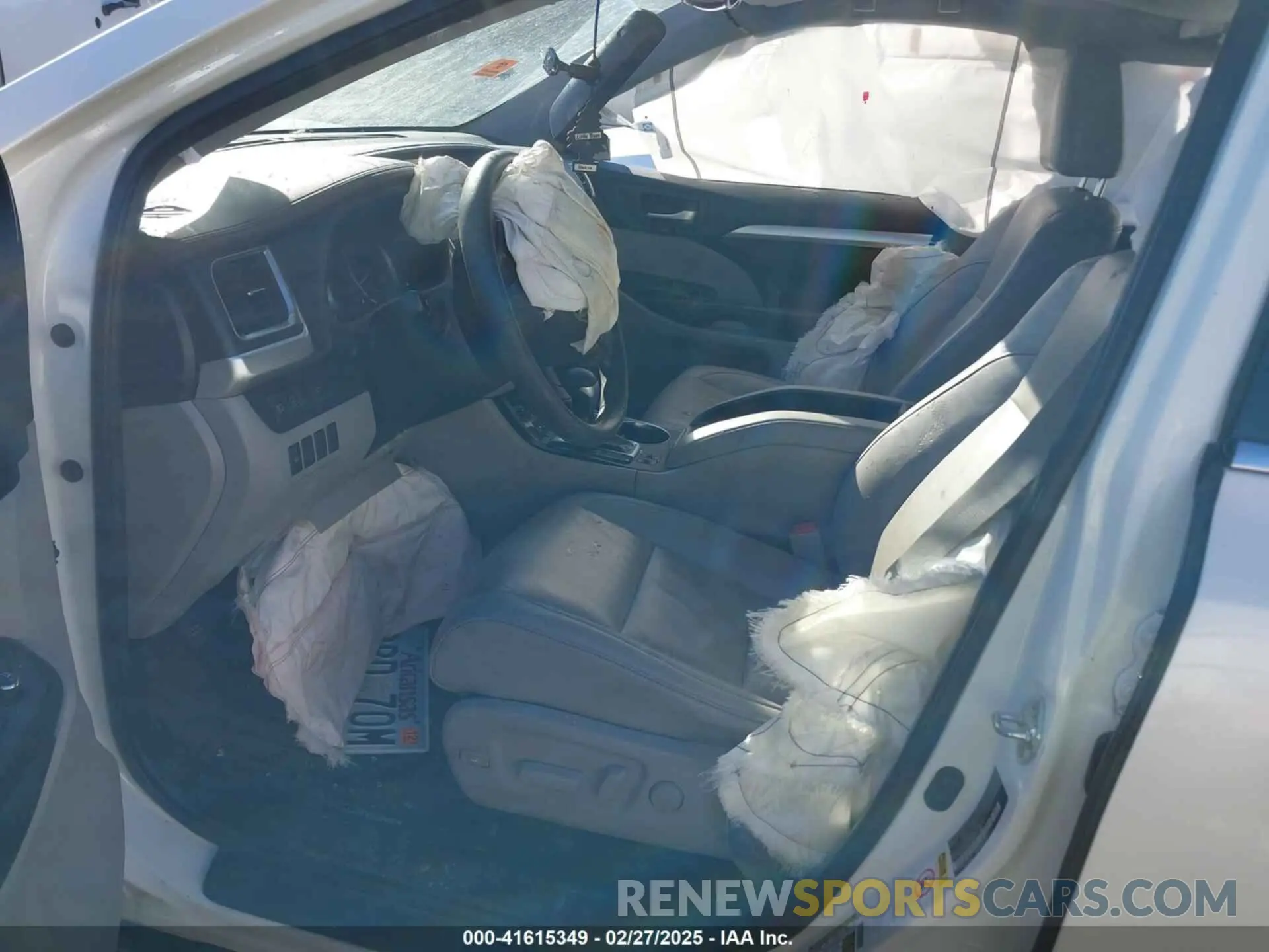 5 Photograph of a damaged car 5TDKZRFH4KS334371 TOYOTA HIGHLANDER 2019