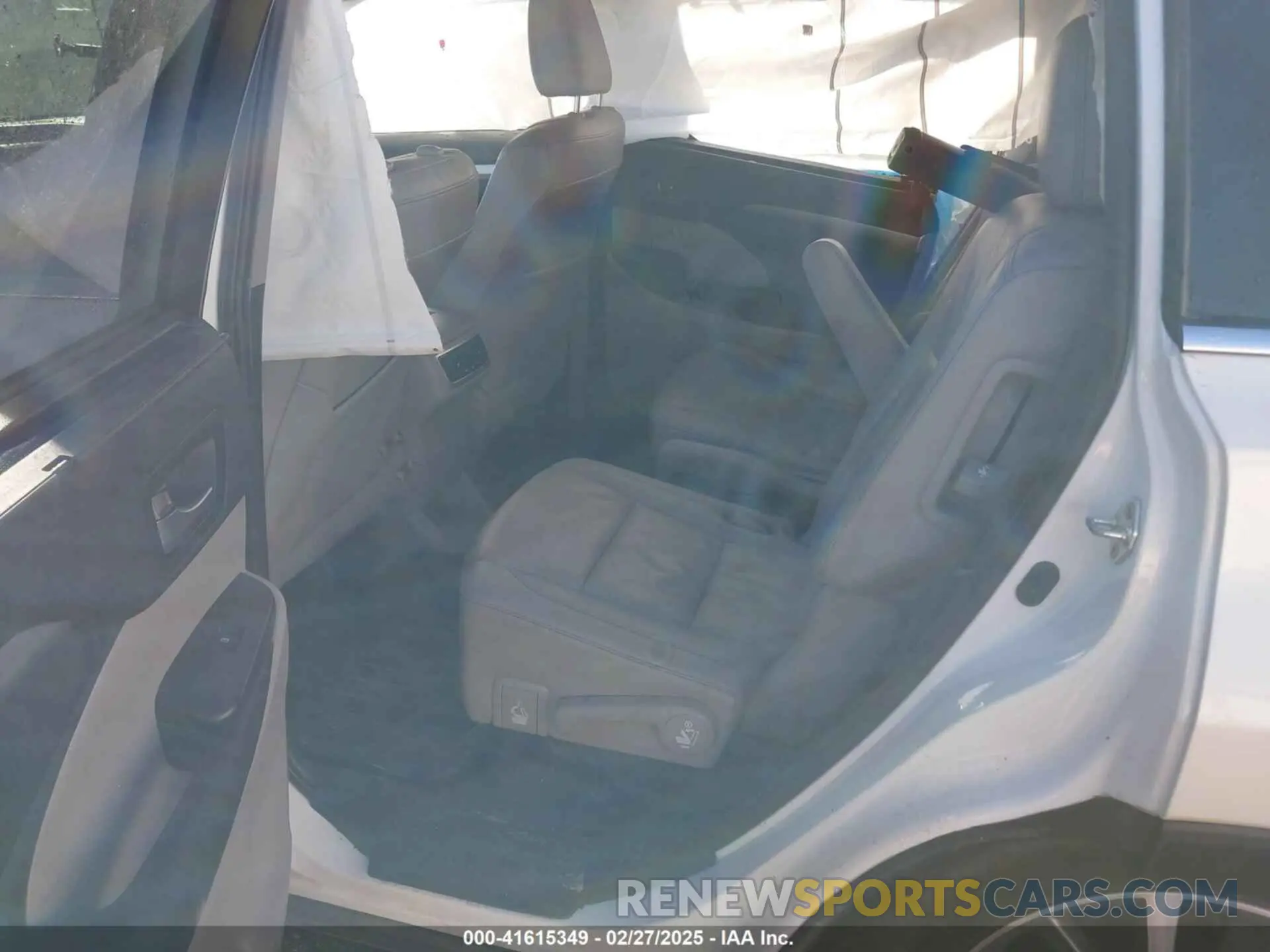 8 Photograph of a damaged car 5TDKZRFH4KS334371 TOYOTA HIGHLANDER 2019