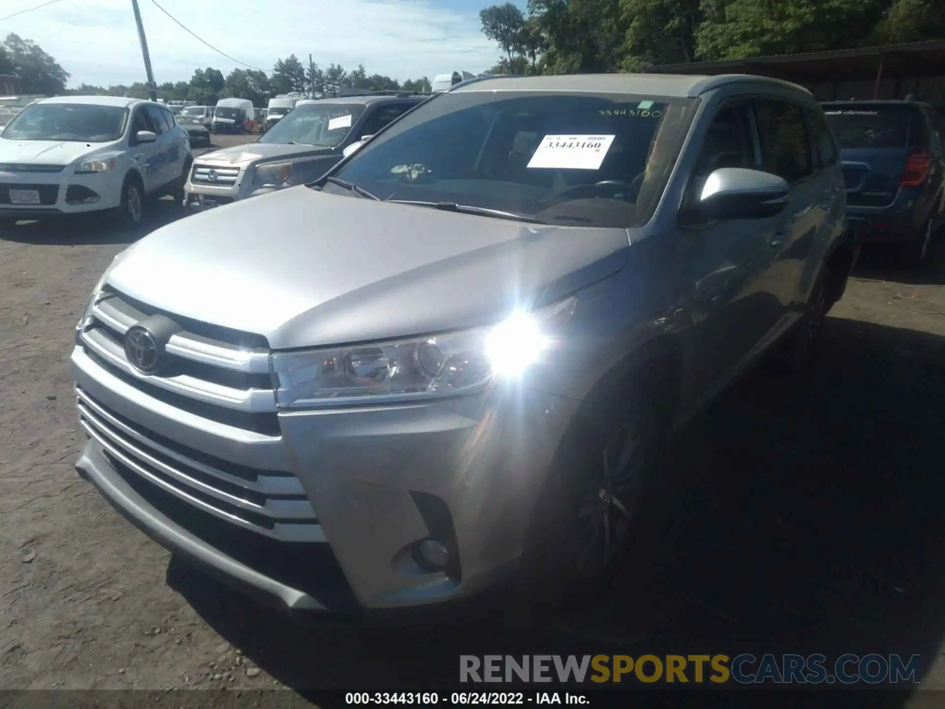 2 Photograph of a damaged car 5TDKZRFH4KS336928 TOYOTA HIGHLANDER 2019