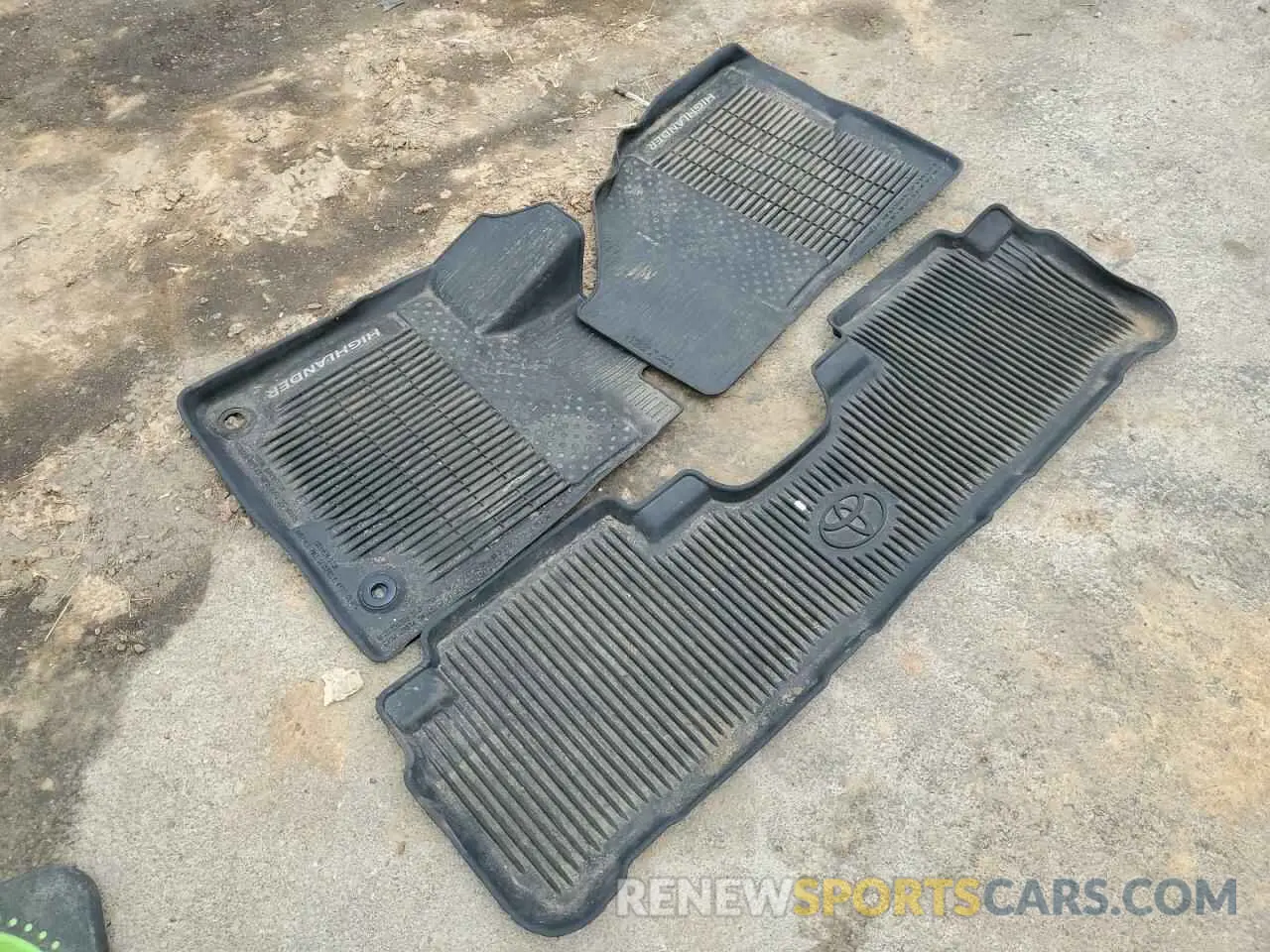 14 Photograph of a damaged car 5TDKZRFH4KS348934 TOYOTA HIGHLANDER 2019