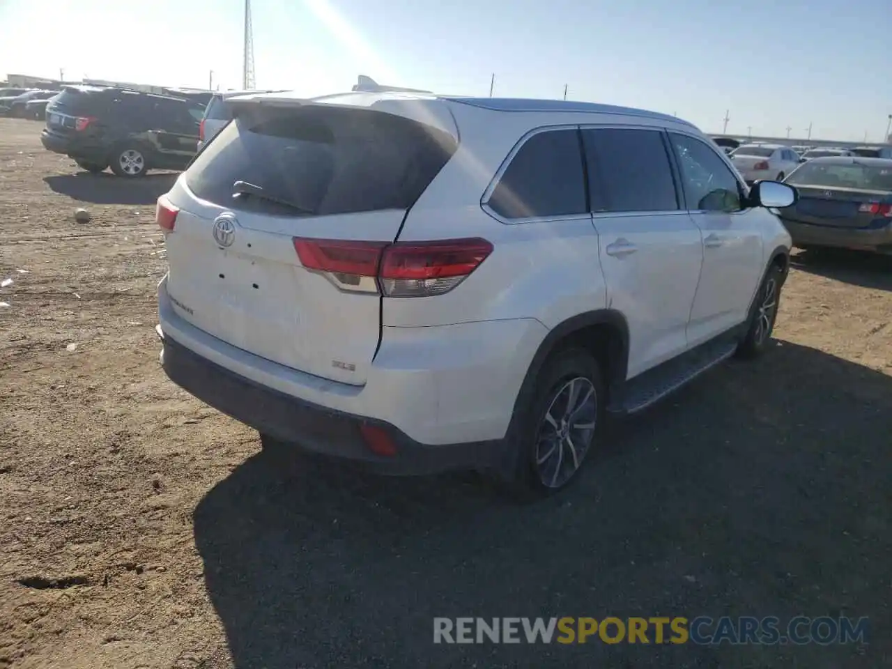 4 Photograph of a damaged car 5TDKZRFH4KS359349 TOYOTA HIGHLANDER 2019