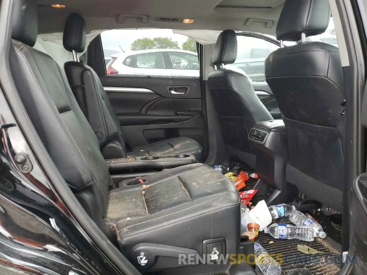 11 Photograph of a damaged car 5TDKZRFH4KS365538 TOYOTA HIGHLANDER 2019