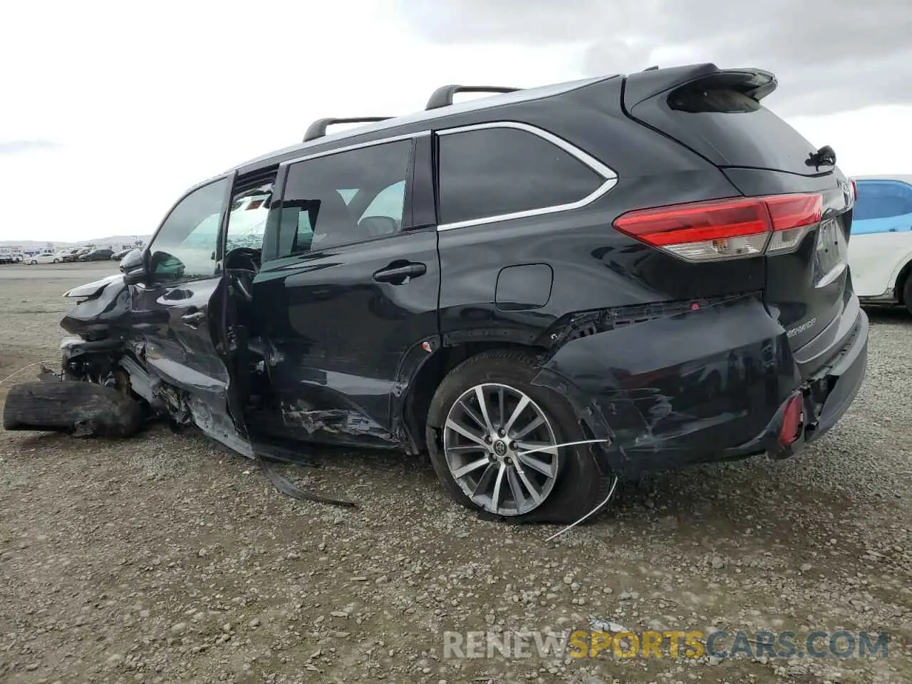 2 Photograph of a damaged car 5TDKZRFH4KS365538 TOYOTA HIGHLANDER 2019