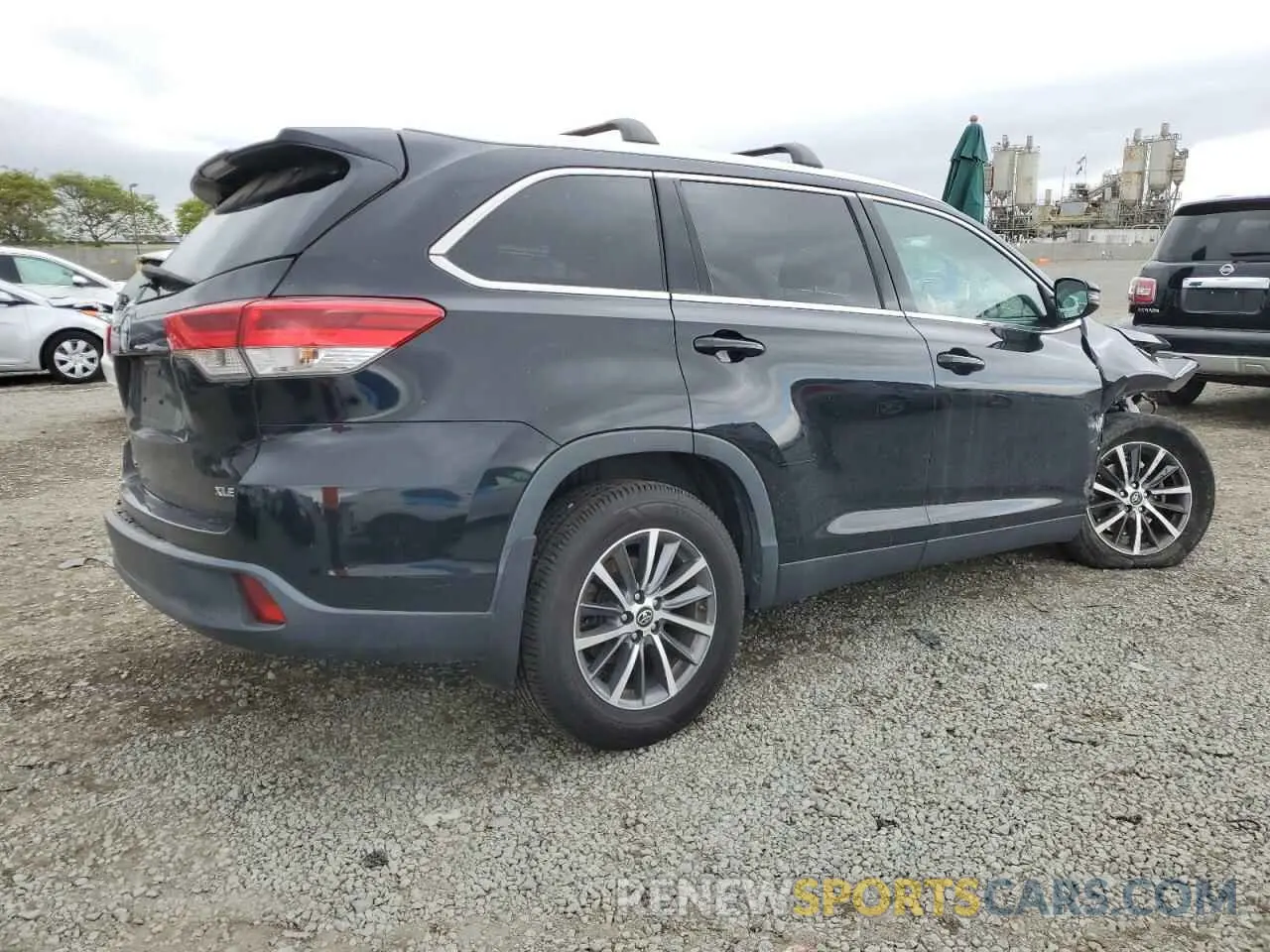 3 Photograph of a damaged car 5TDKZRFH4KS365538 TOYOTA HIGHLANDER 2019