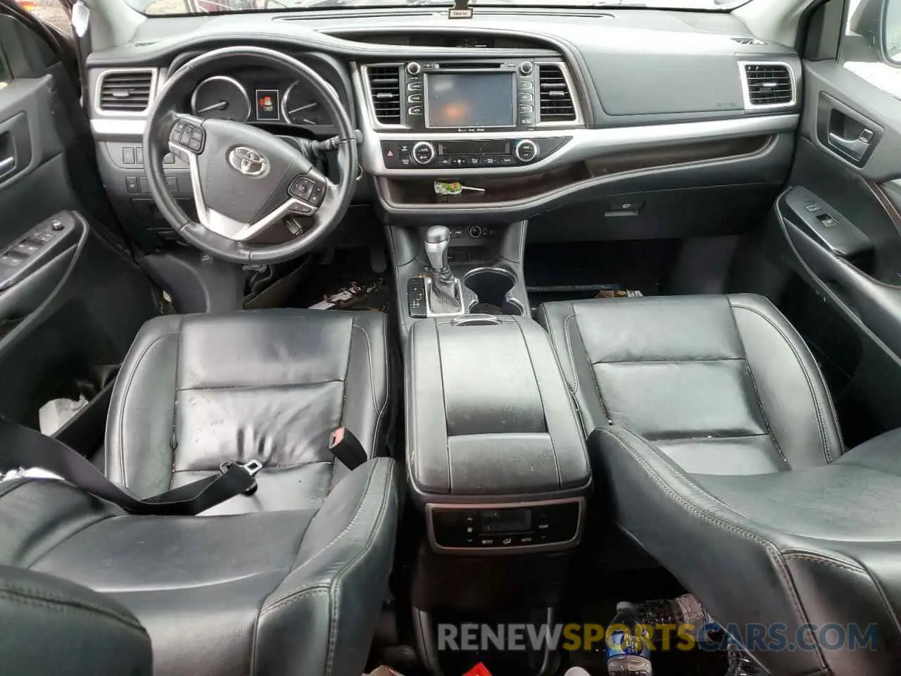 8 Photograph of a damaged car 5TDKZRFH4KS365538 TOYOTA HIGHLANDER 2019