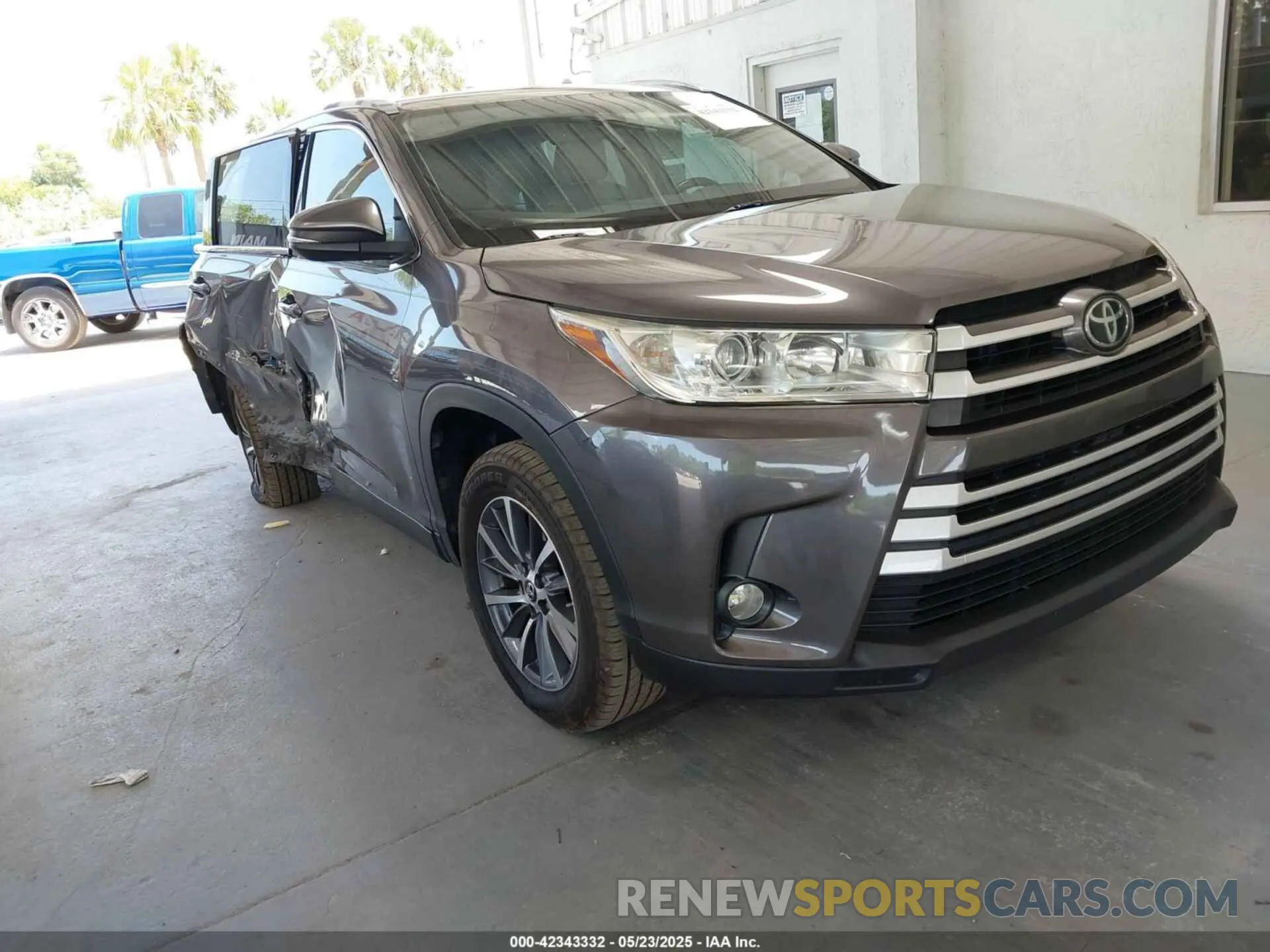 1 Photograph of a damaged car 5TDKZRFH4KS365796 TOYOTA HIGHLANDER 2019