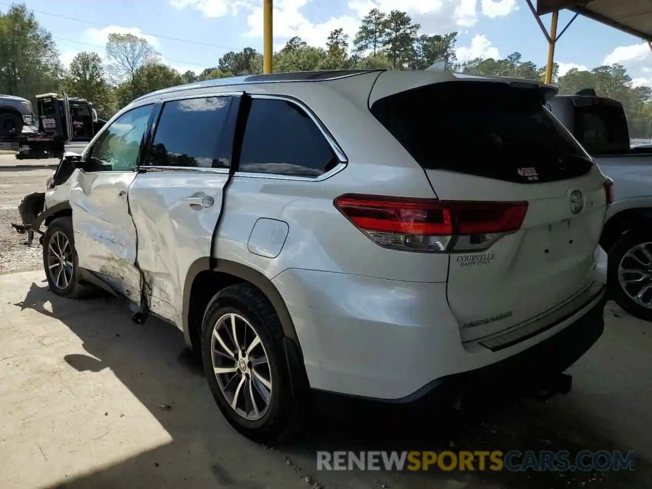 3 Photograph of a damaged car 5TDKZRFH4KS366222 TOYOTA HIGHLANDER 2019