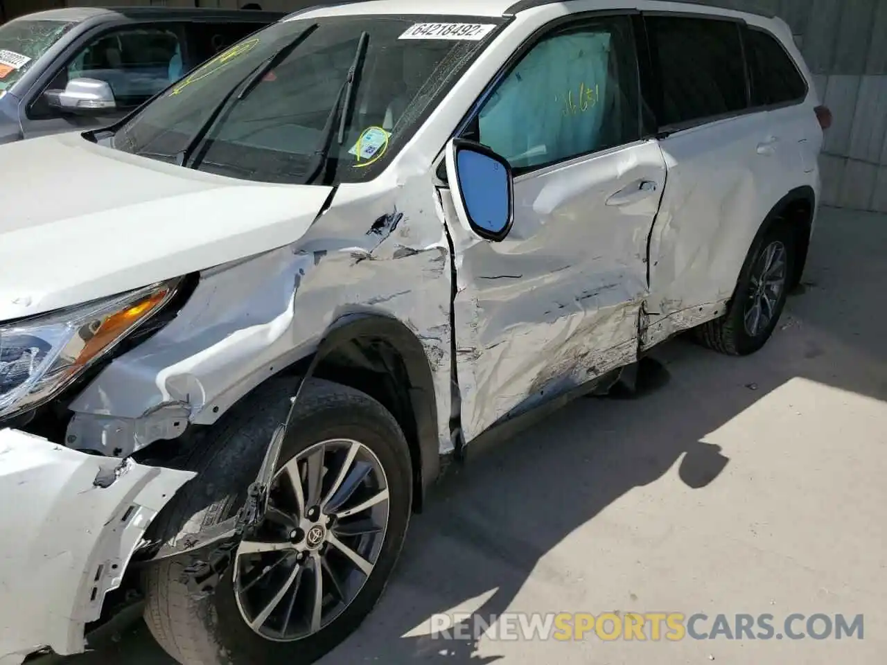 9 Photograph of a damaged car 5TDKZRFH4KS366222 TOYOTA HIGHLANDER 2019