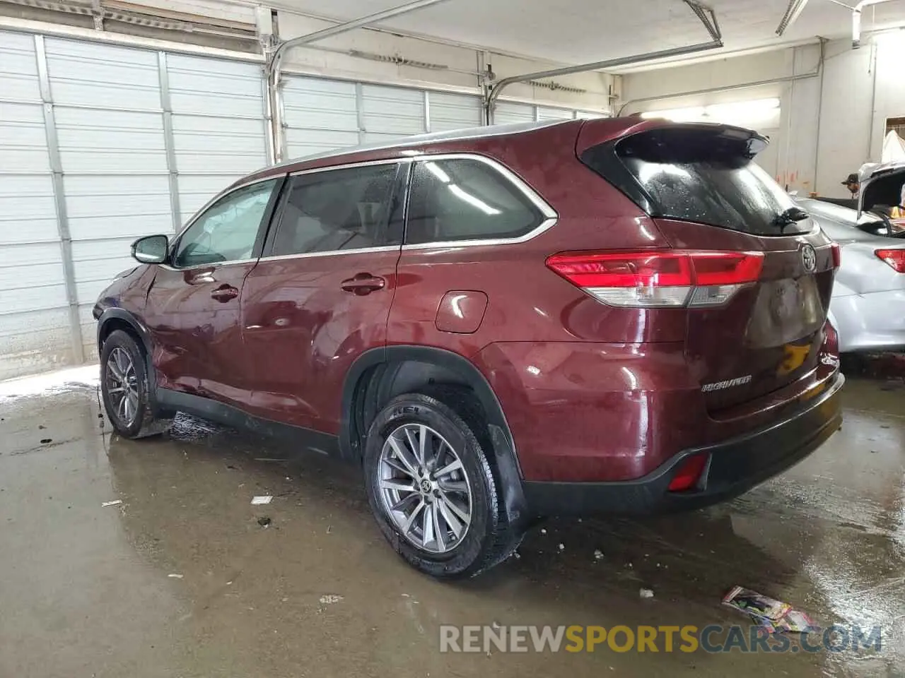 2 Photograph of a damaged car 5TDKZRFH4KS370030 TOYOTA HIGHLANDER 2019