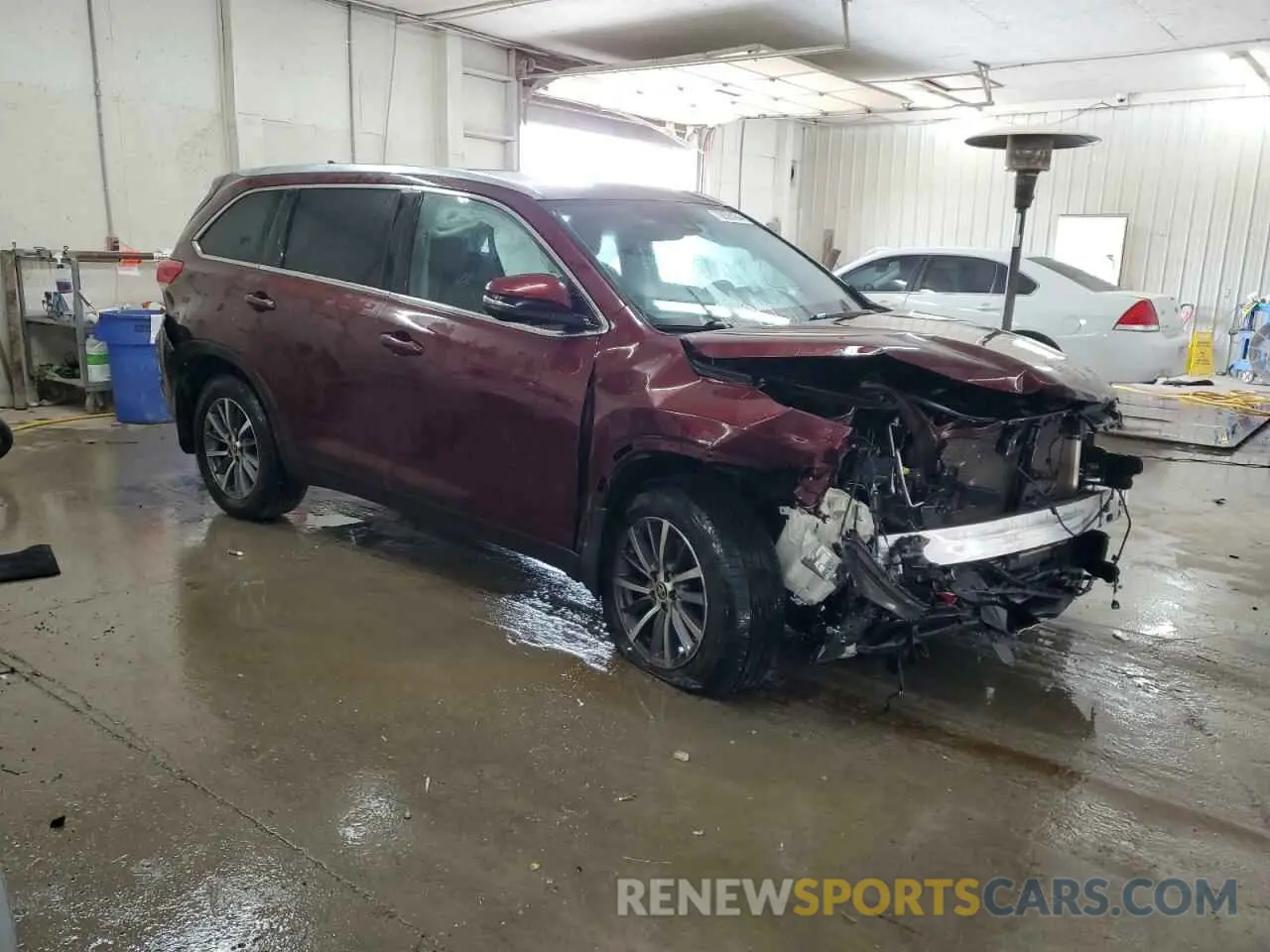 4 Photograph of a damaged car 5TDKZRFH4KS370030 TOYOTA HIGHLANDER 2019