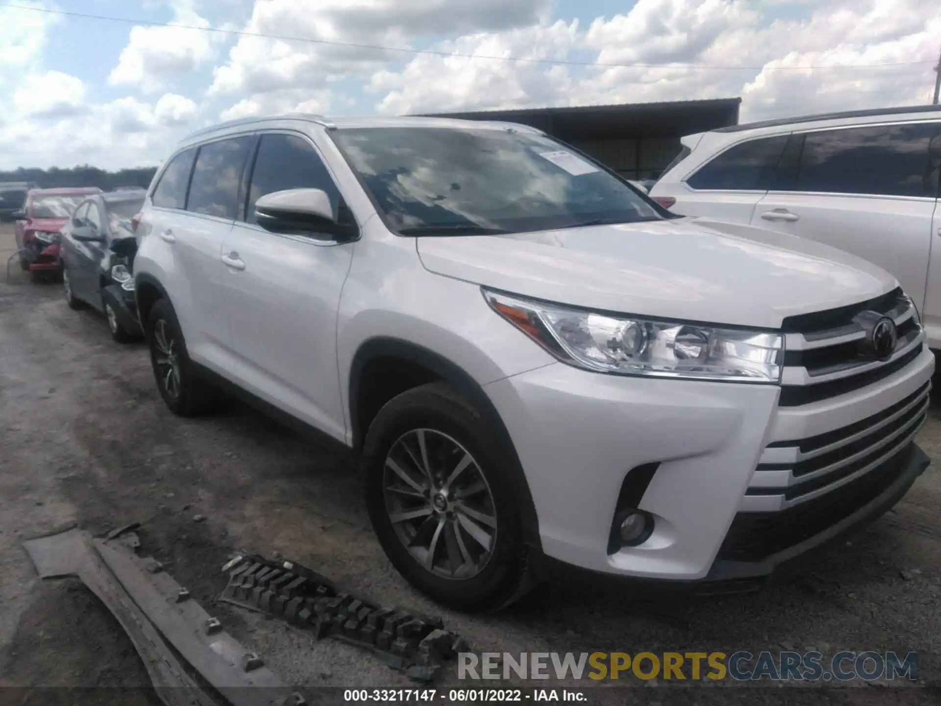 1 Photograph of a damaged car 5TDKZRFH4KS553119 TOYOTA HIGHLANDER 2019