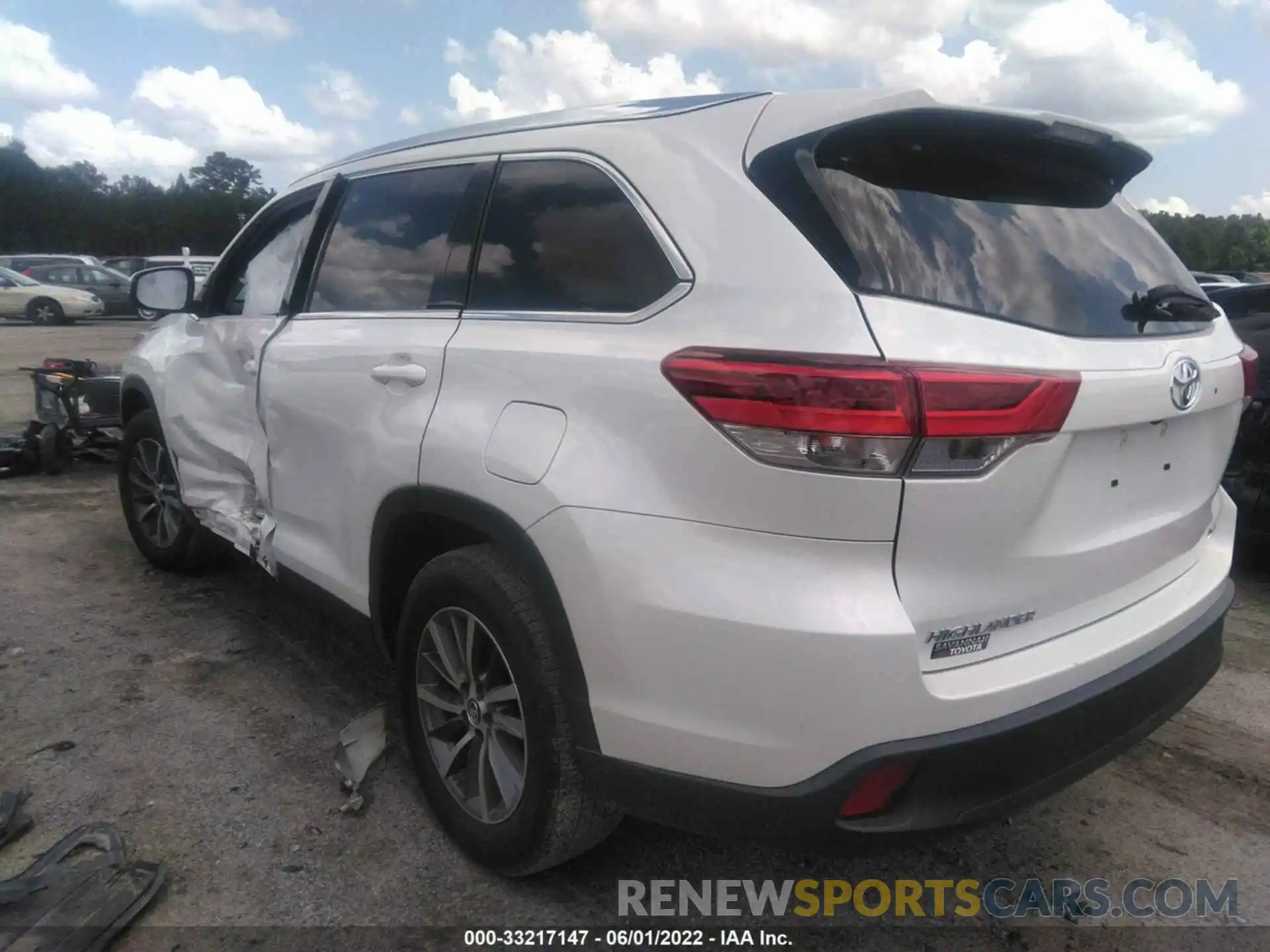 3 Photograph of a damaged car 5TDKZRFH4KS553119 TOYOTA HIGHLANDER 2019