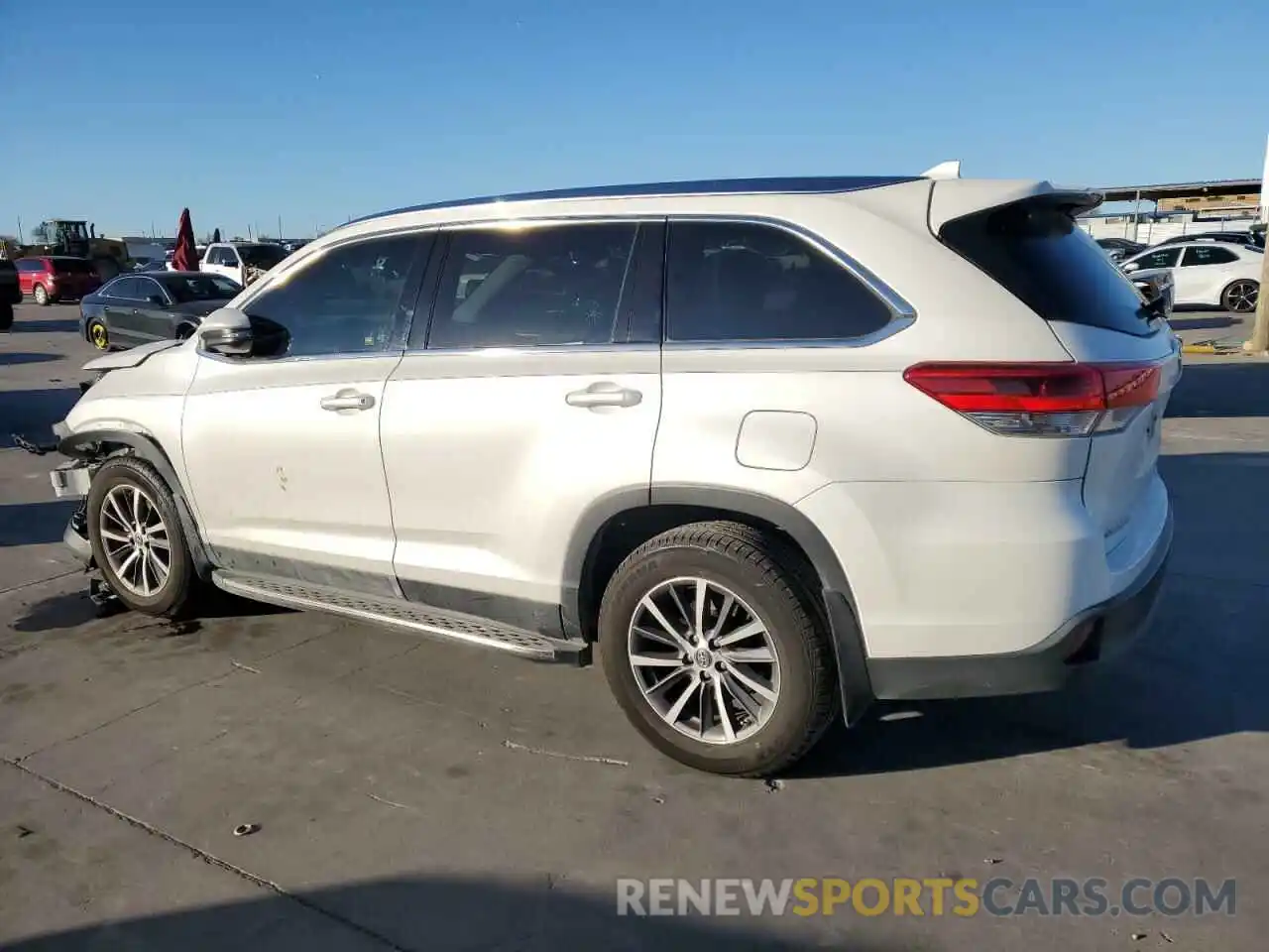 2 Photograph of a damaged car 5TDKZRFH4KS556635 TOYOTA HIGHLANDER 2019