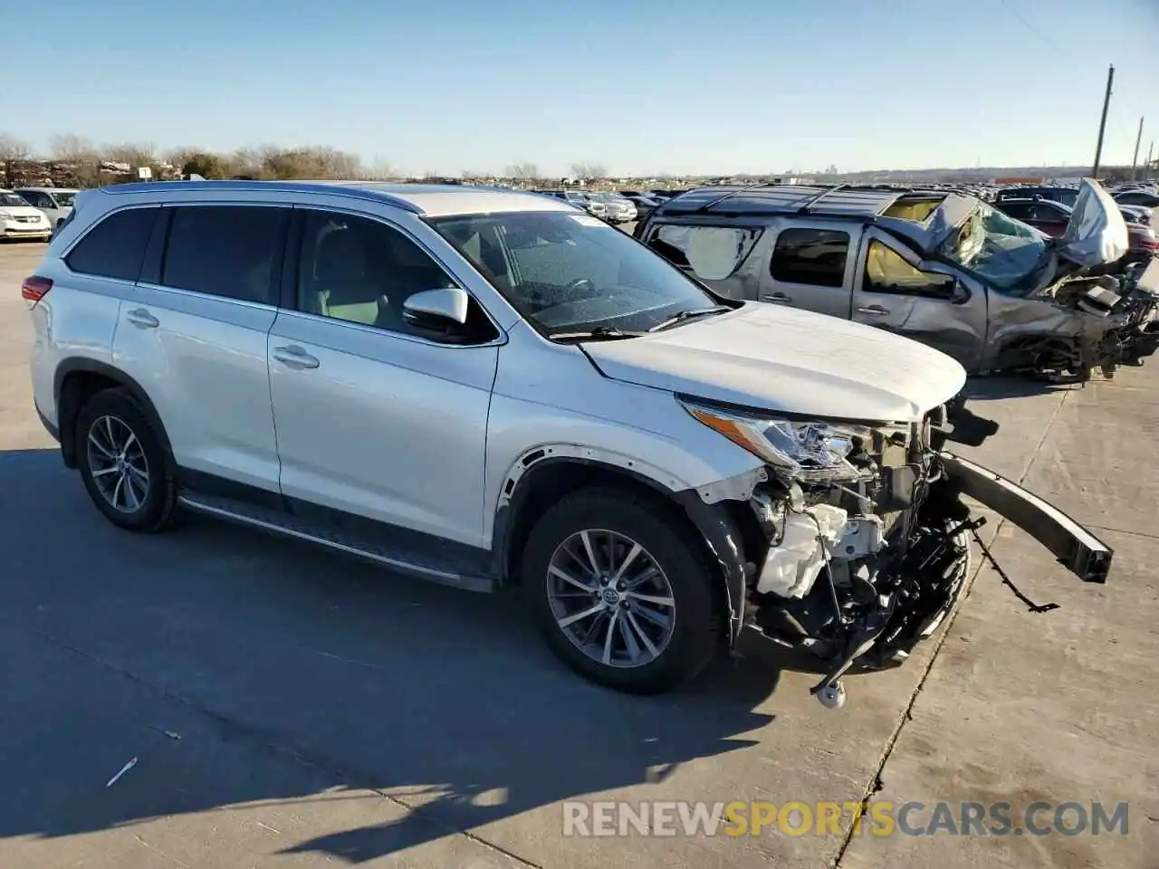 4 Photograph of a damaged car 5TDKZRFH4KS556635 TOYOTA HIGHLANDER 2019