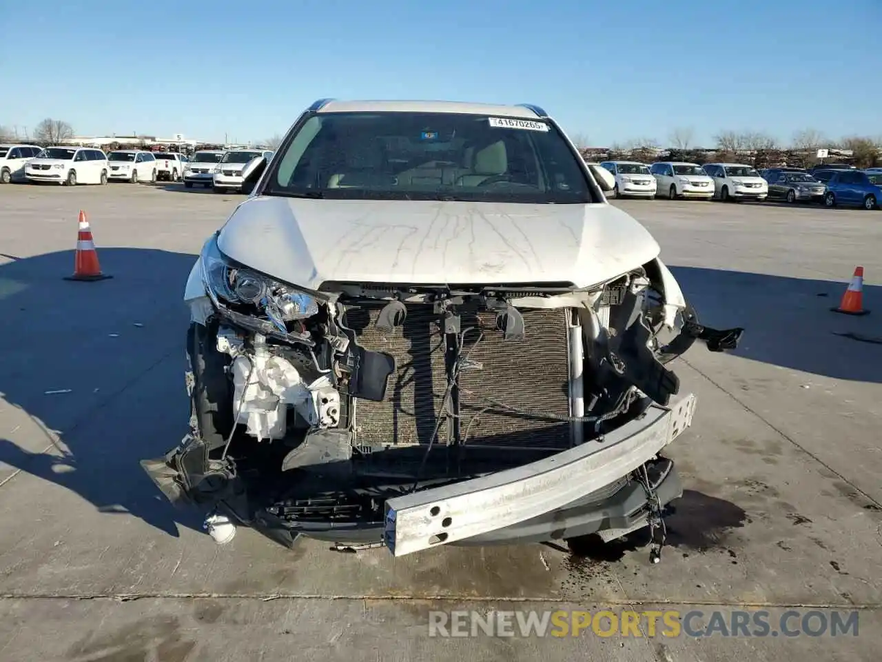 5 Photograph of a damaged car 5TDKZRFH4KS556635 TOYOTA HIGHLANDER 2019