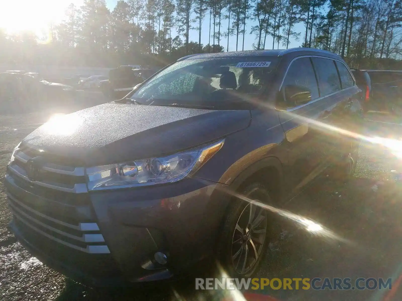 2 Photograph of a damaged car 5TDKZRFH4KS559065 TOYOTA HIGHLANDER 2019