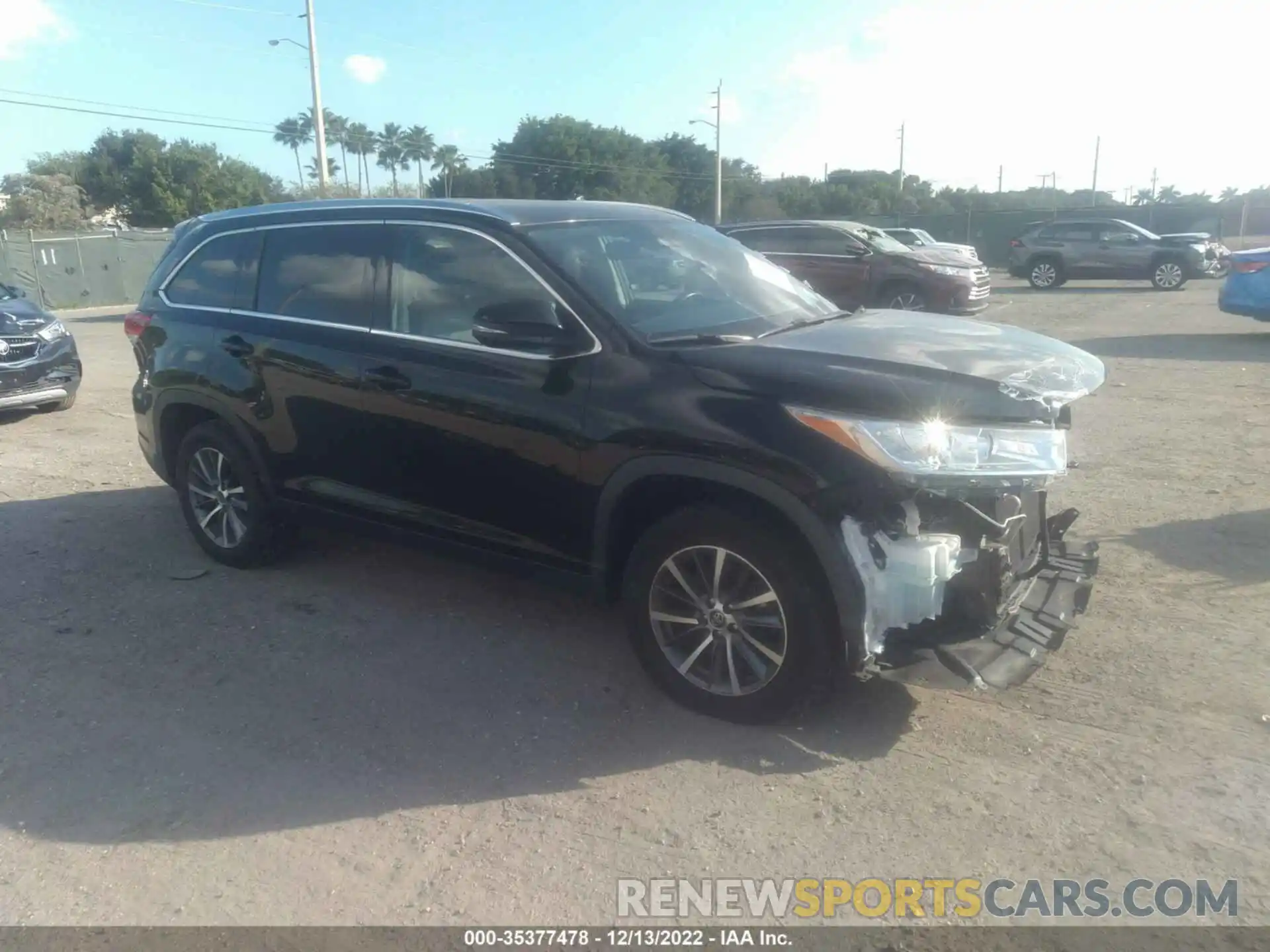 1 Photograph of a damaged car 5TDKZRFH4KS560247 TOYOTA HIGHLANDER 2019