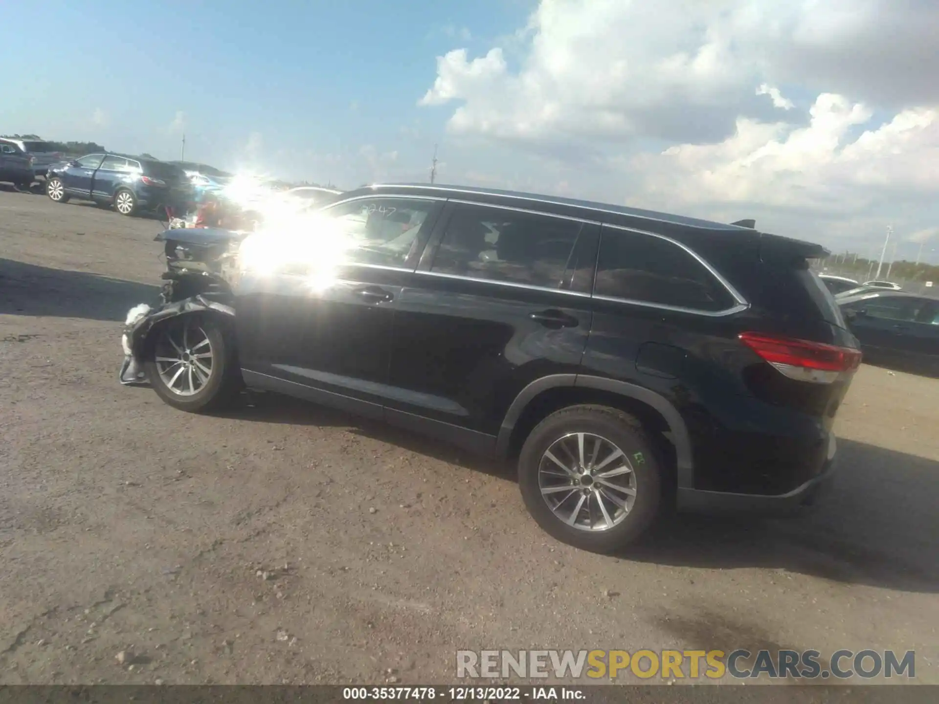 3 Photograph of a damaged car 5TDKZRFH4KS560247 TOYOTA HIGHLANDER 2019