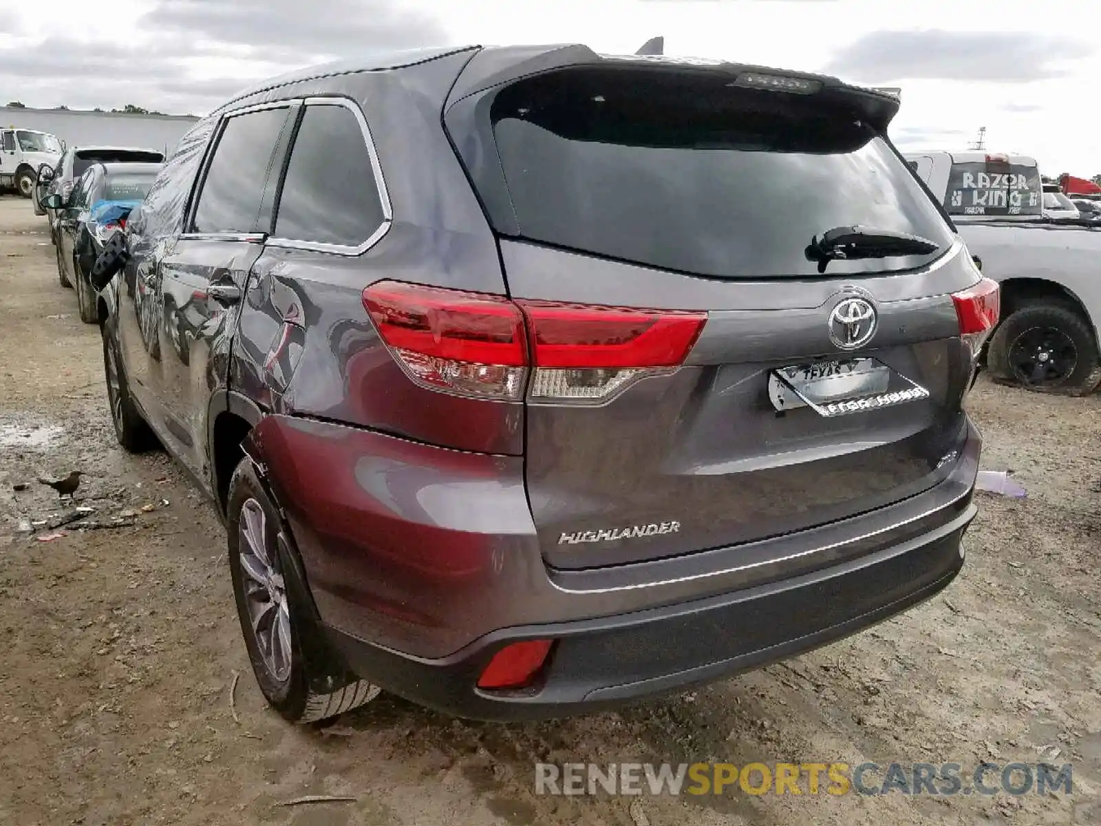 3 Photograph of a damaged car 5TDKZRFH4KS561415 TOYOTA HIGHLANDER 2019