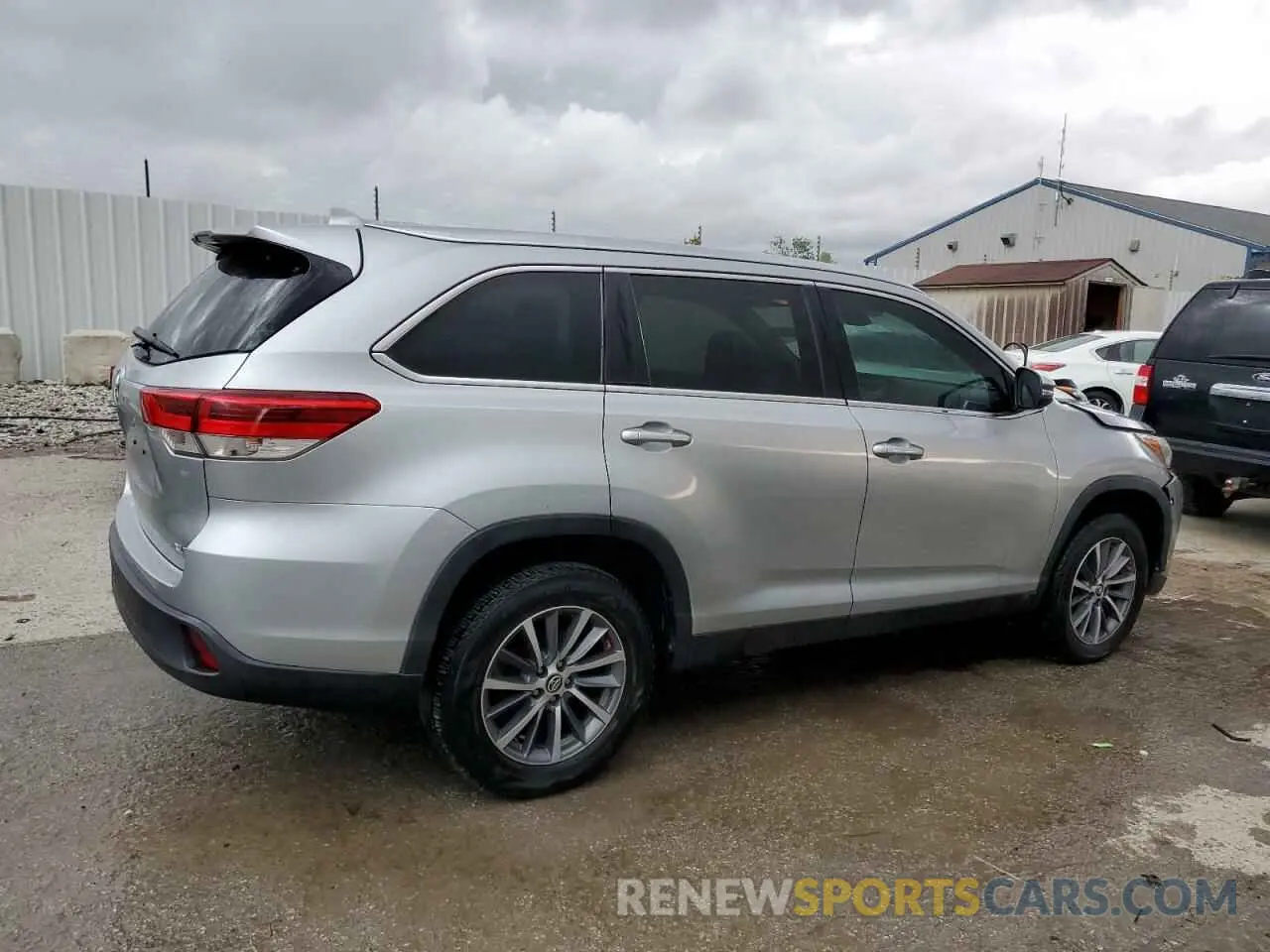 3 Photograph of a damaged car 5TDKZRFH4KS562662 TOYOTA HIGHLANDER 2019