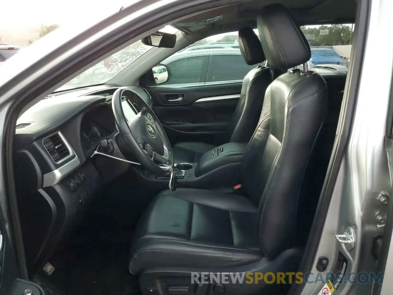 7 Photograph of a damaged car 5TDKZRFH4KS562662 TOYOTA HIGHLANDER 2019