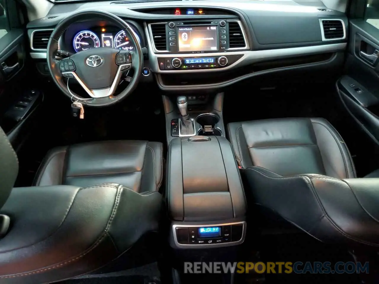 8 Photograph of a damaged car 5TDKZRFH4KS562662 TOYOTA HIGHLANDER 2019