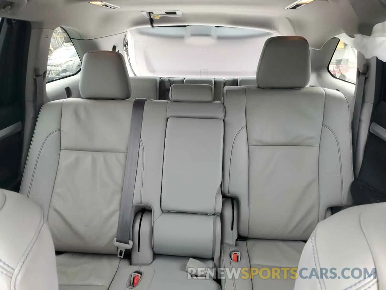 10 Photograph of a damaged car 5TDKZRFH4KS564718 TOYOTA HIGHLANDER 2019