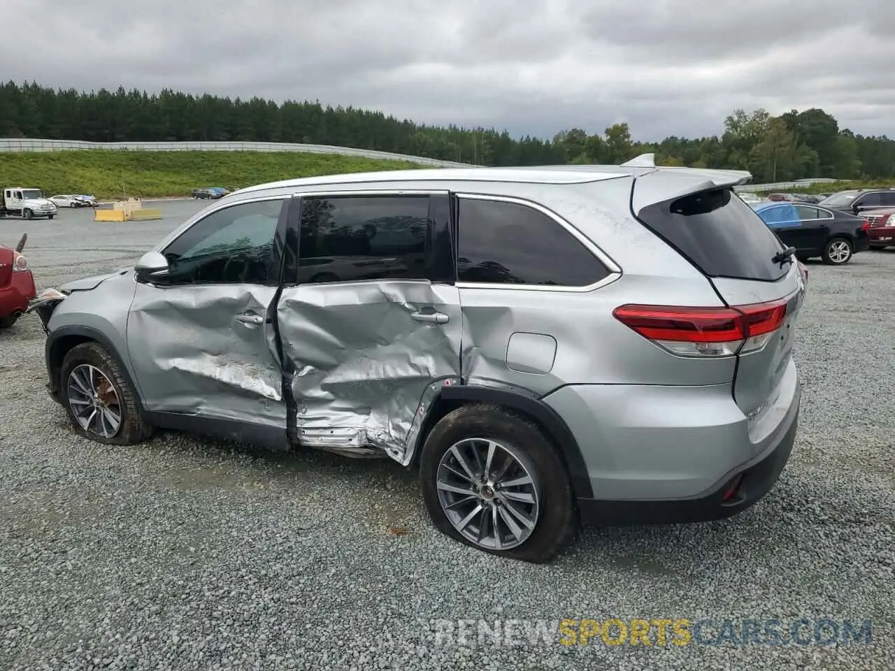 2 Photograph of a damaged car 5TDKZRFH4KS564718 TOYOTA HIGHLANDER 2019