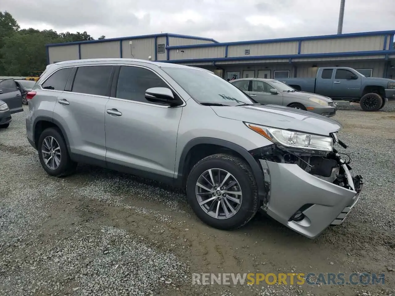 4 Photograph of a damaged car 5TDKZRFH4KS564718 TOYOTA HIGHLANDER 2019