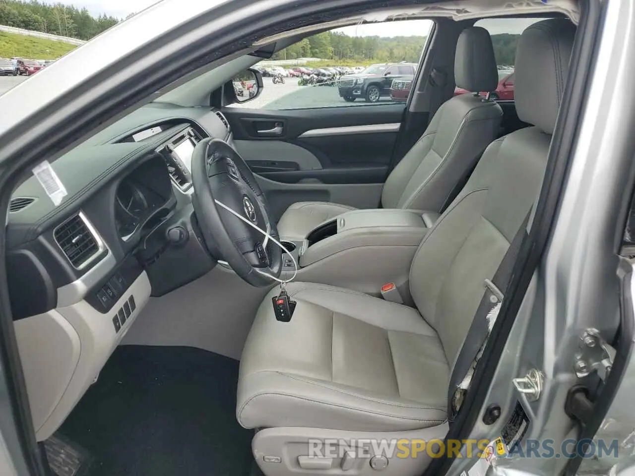 7 Photograph of a damaged car 5TDKZRFH4KS564718 TOYOTA HIGHLANDER 2019