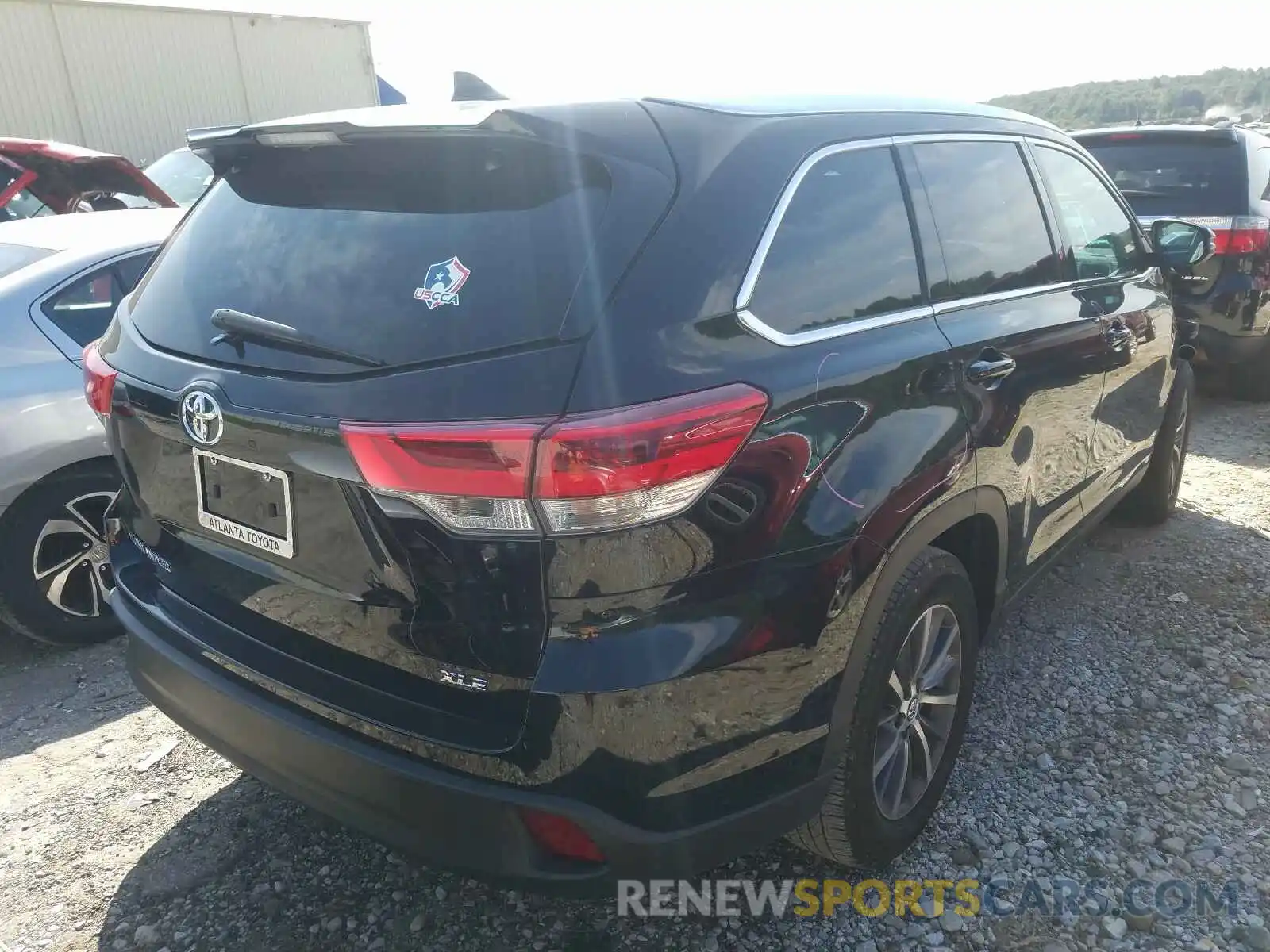 4 Photograph of a damaged car 5TDKZRFH4KS568719 TOYOTA HIGHLANDER 2019