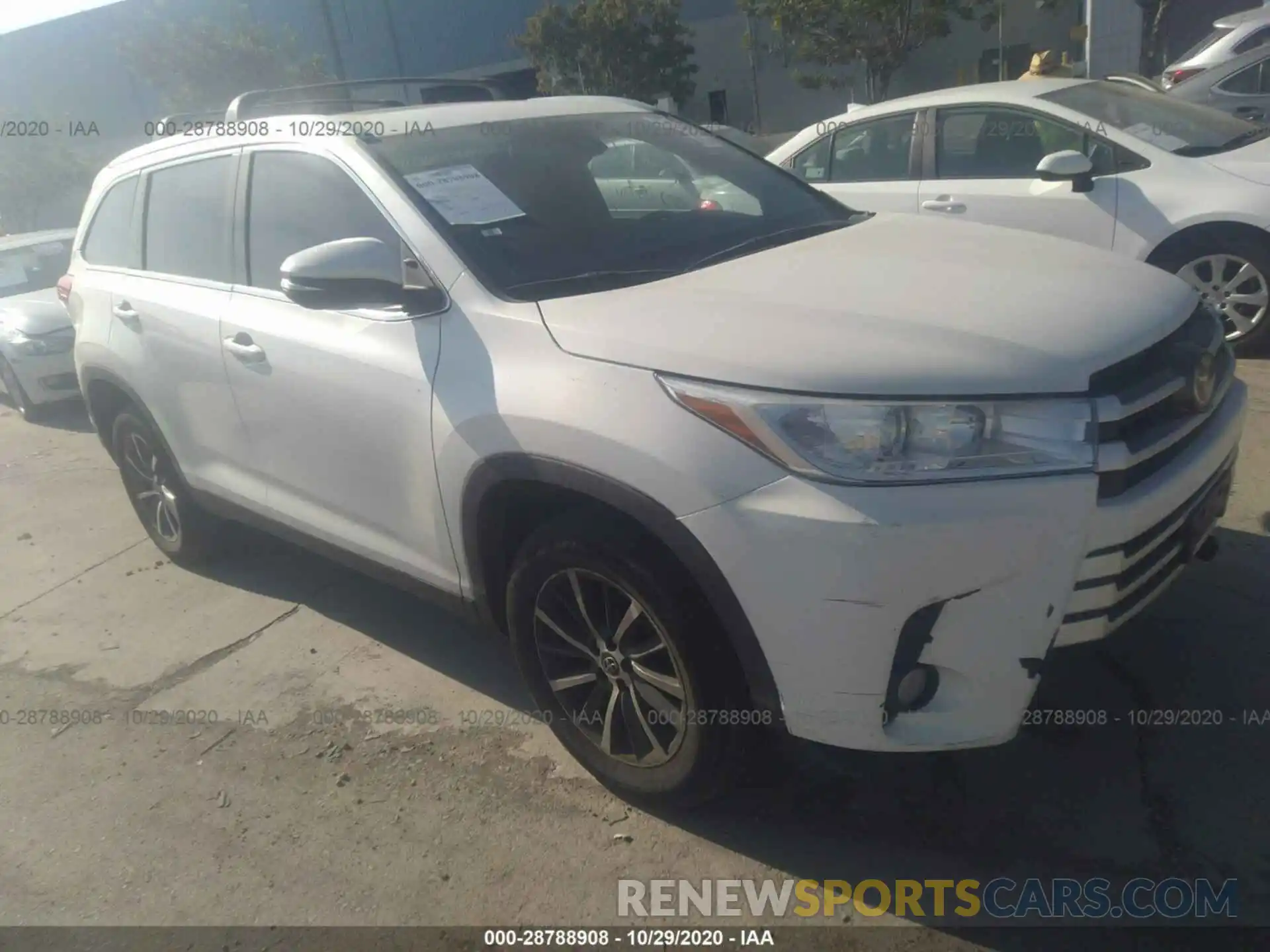 1 Photograph of a damaged car 5TDKZRFH4KS569661 TOYOTA HIGHLANDER 2019