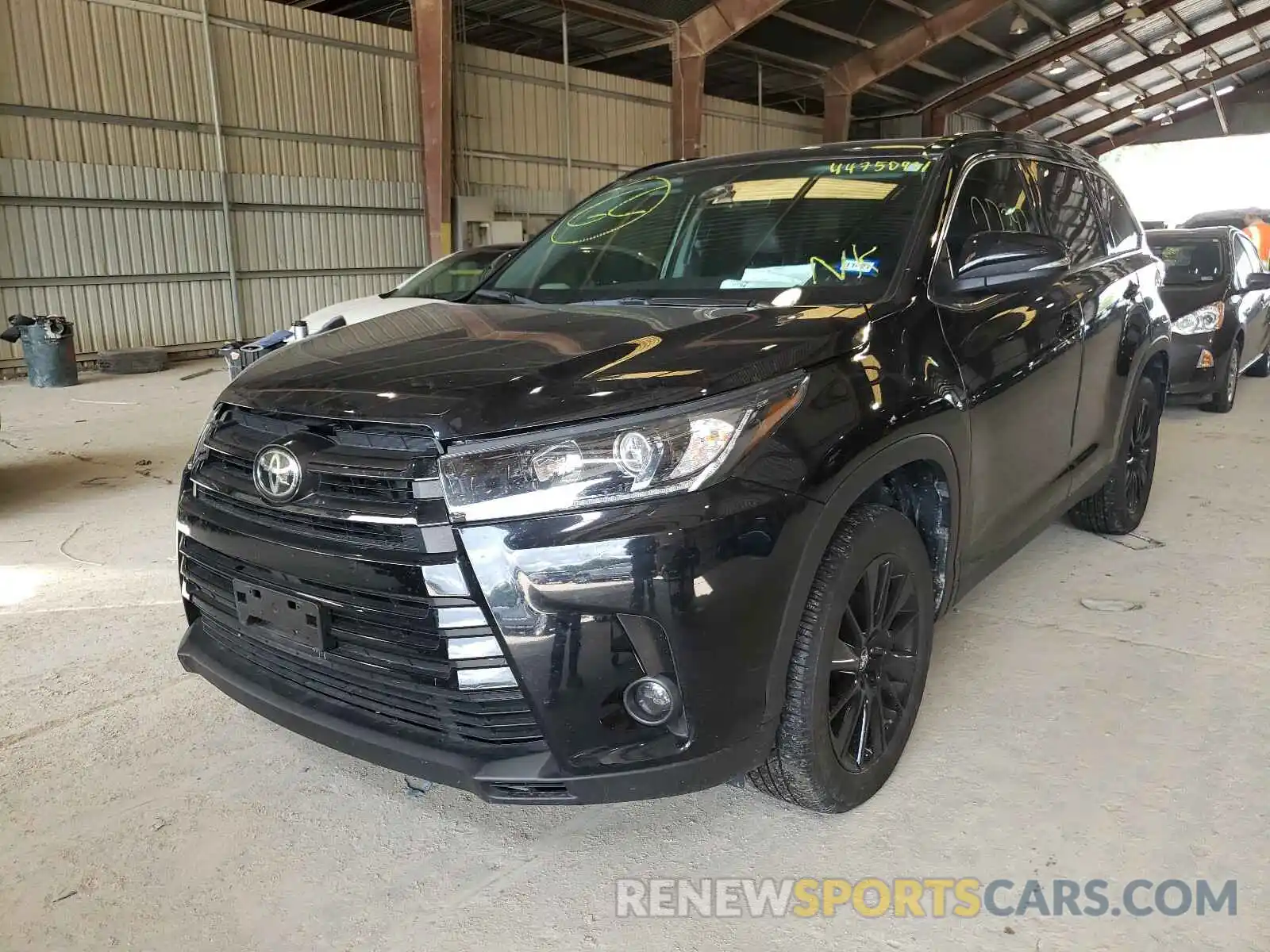 2 Photograph of a damaged car 5TDKZRFH4KS571524 TOYOTA HIGHLANDER 2019